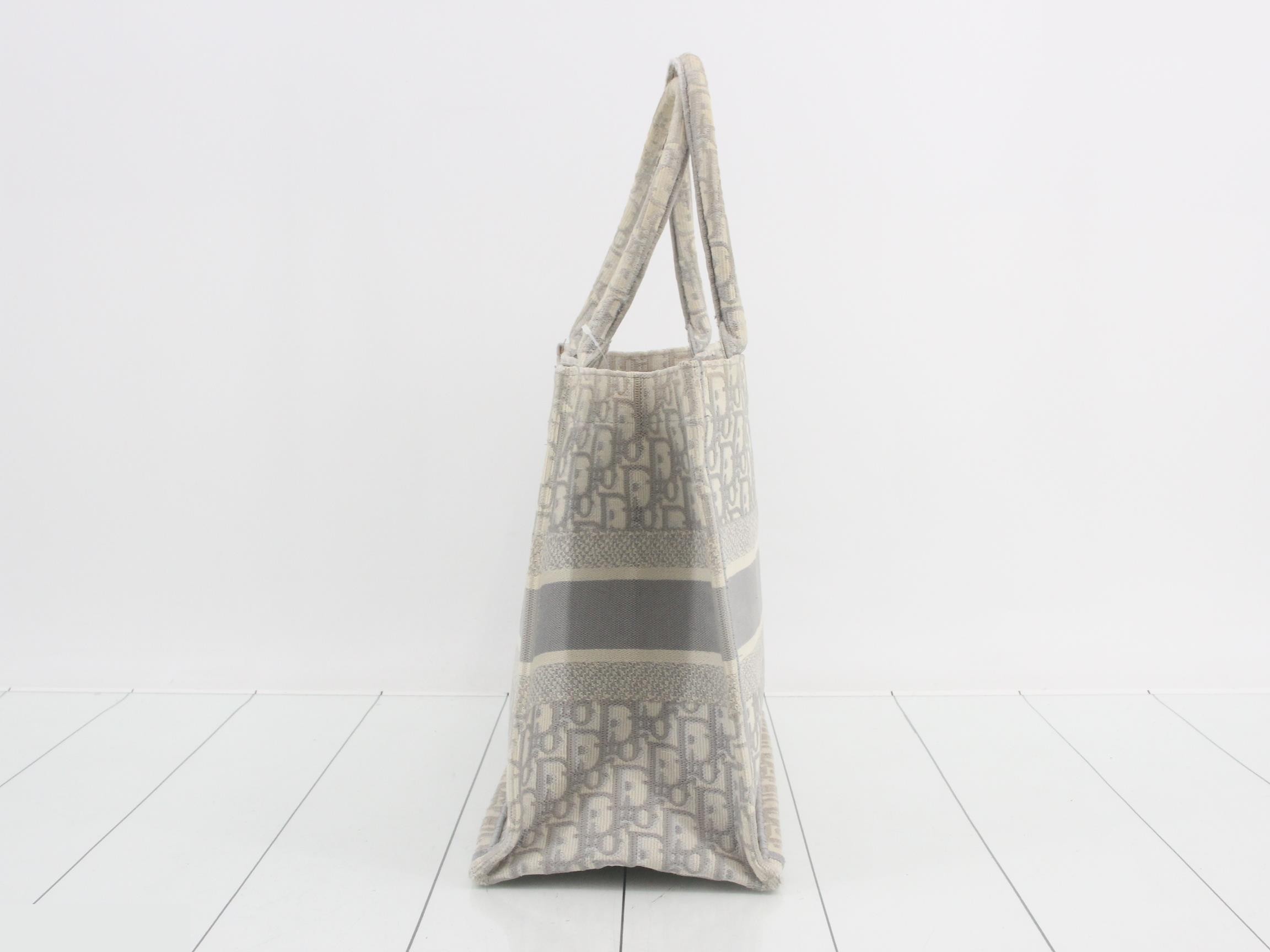 Book Tote, Medium, Oblique — view 3