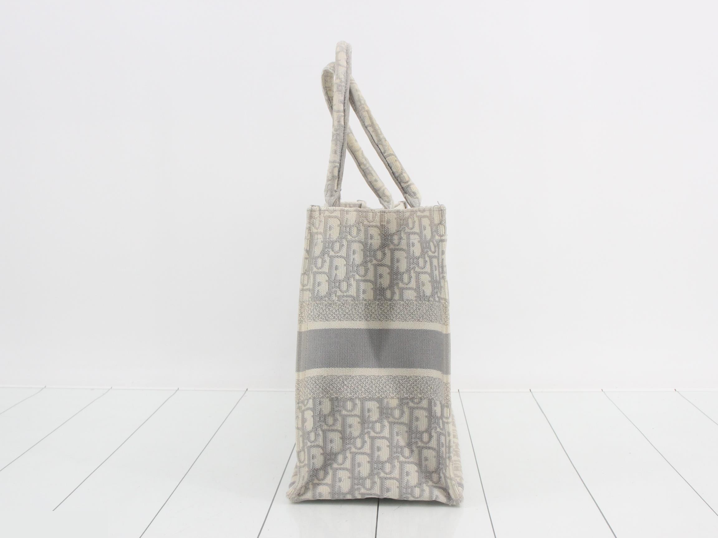 Book Tote, Medium, Oblique — view 4