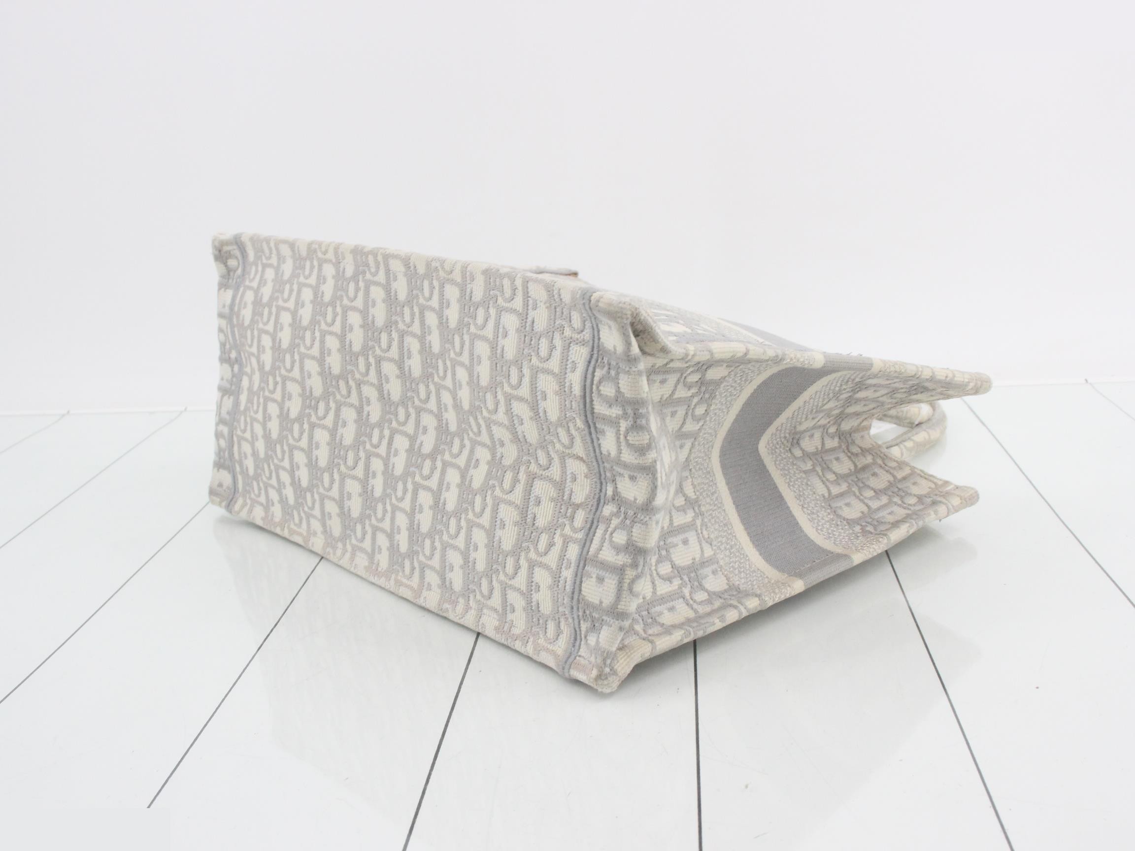 Book Tote, Medium, Oblique — view 6