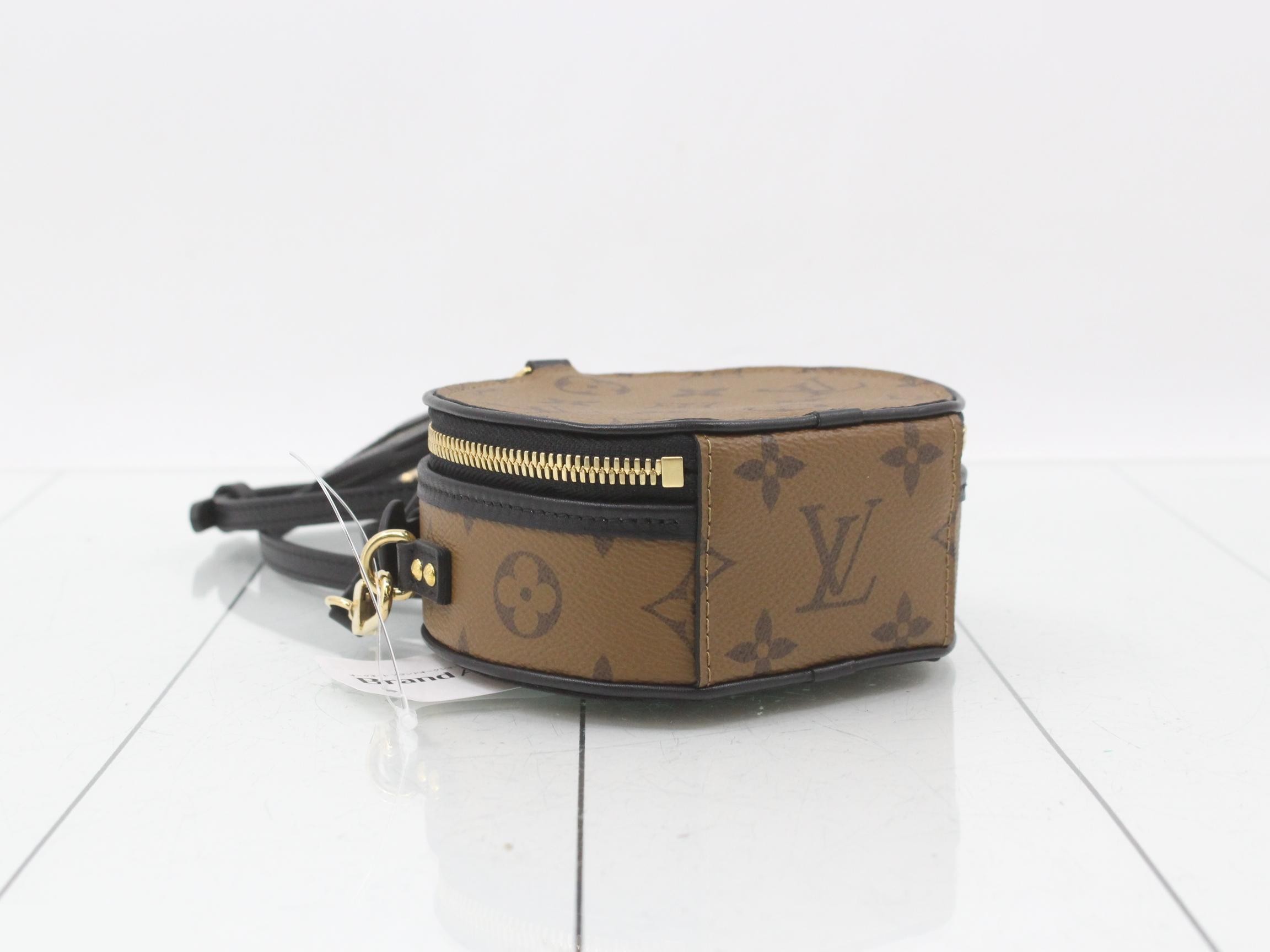 Stored item: Mini Boîte Chapeau Monogram Reverse RFID verified — view 5