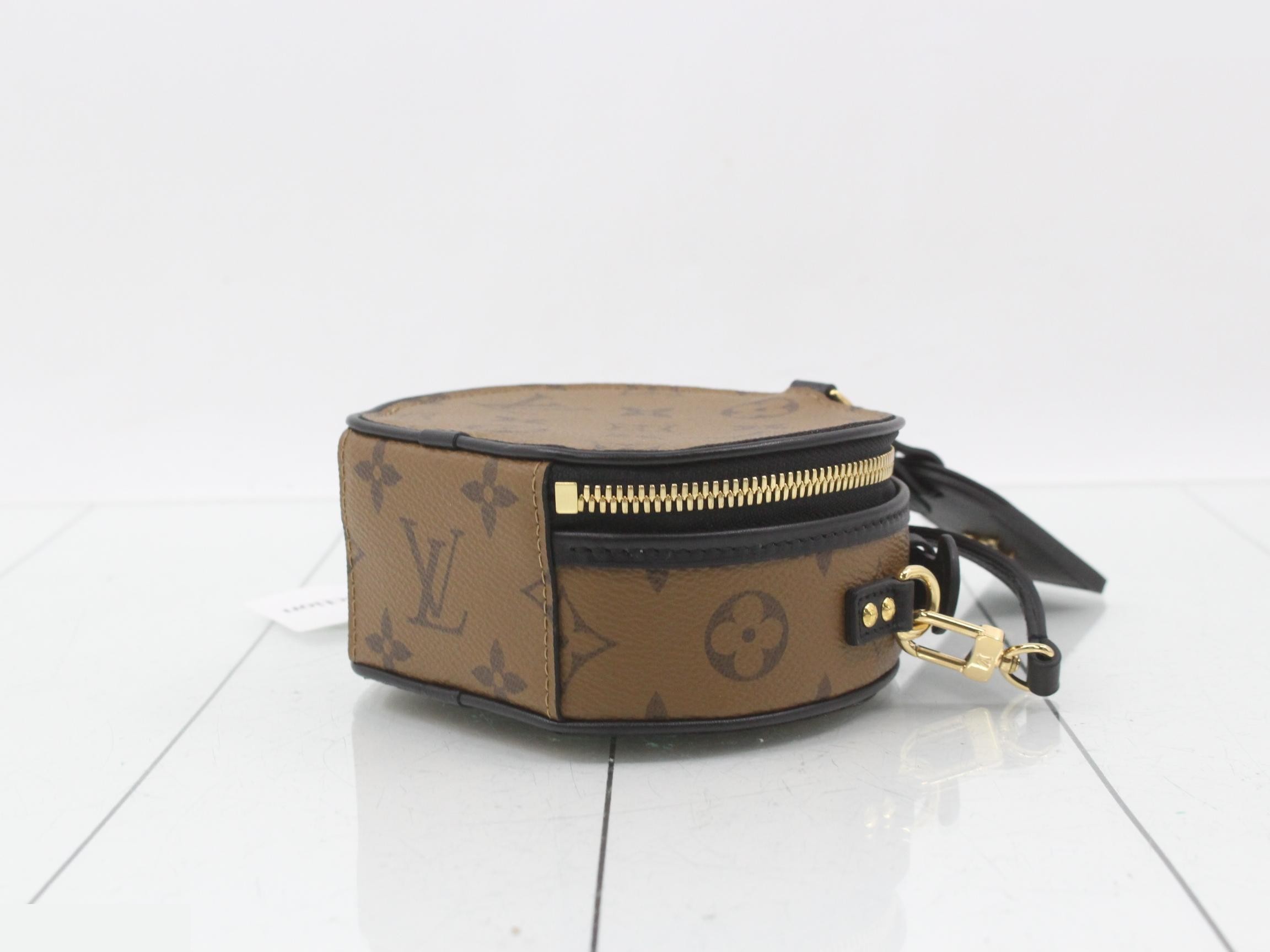 Stored item: Mini Boîte Chapeau Monogram Reverse RFID verified — view 6