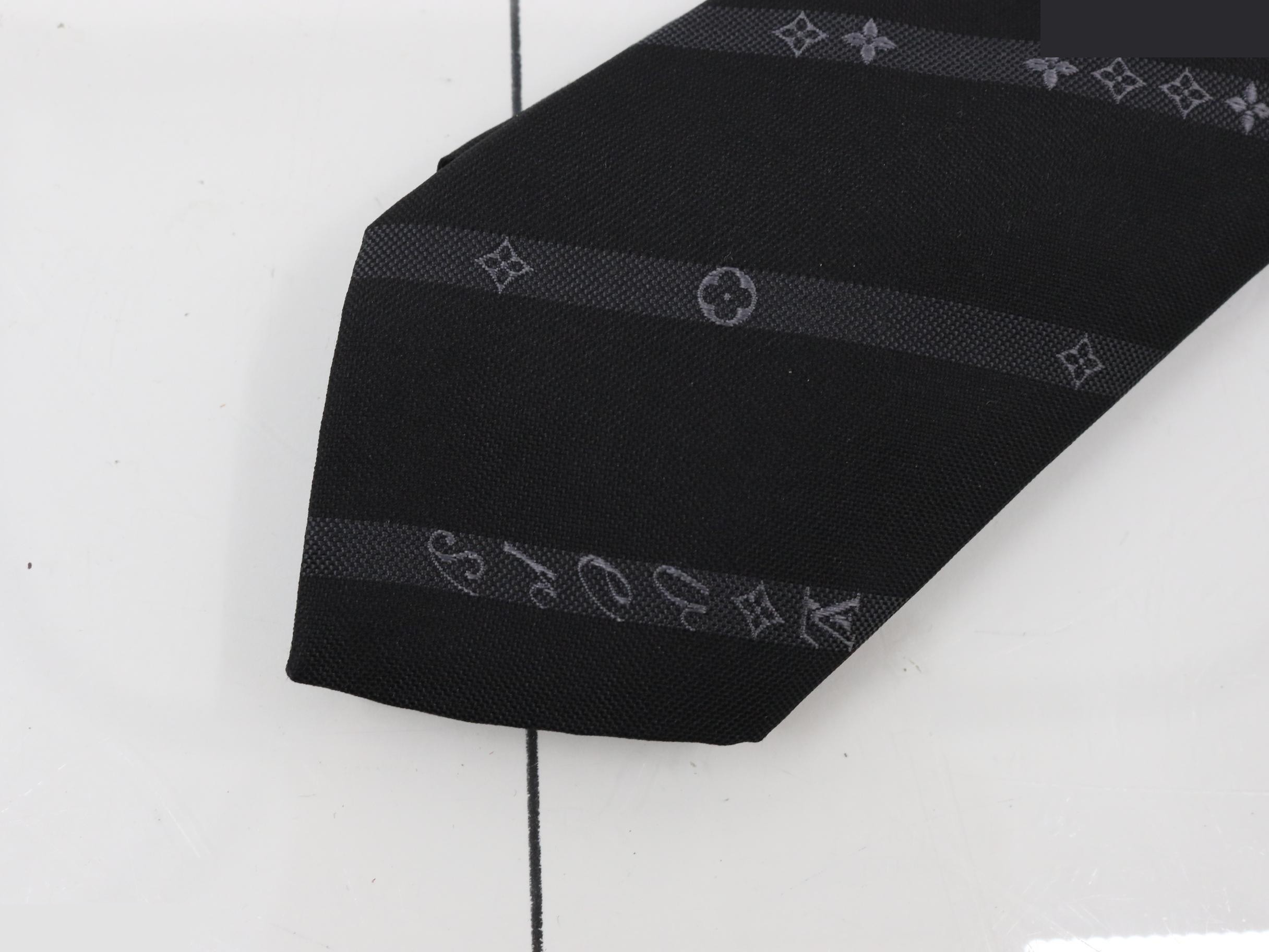 tie — view 3