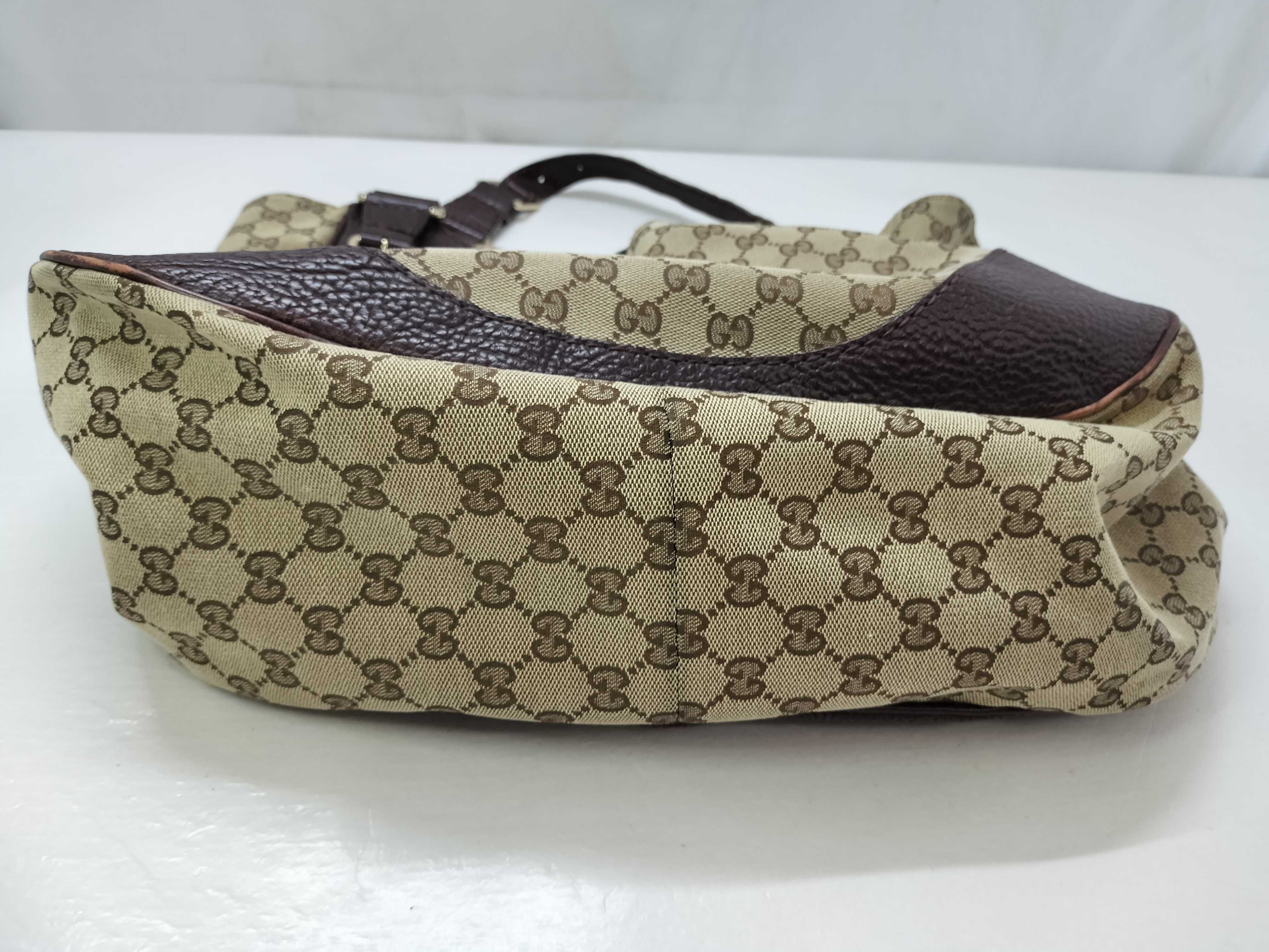 GG Canvas Gucci Handbag Shoulder Bag — view 15