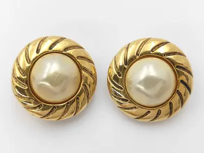 earrings with box, pearl and twist design.