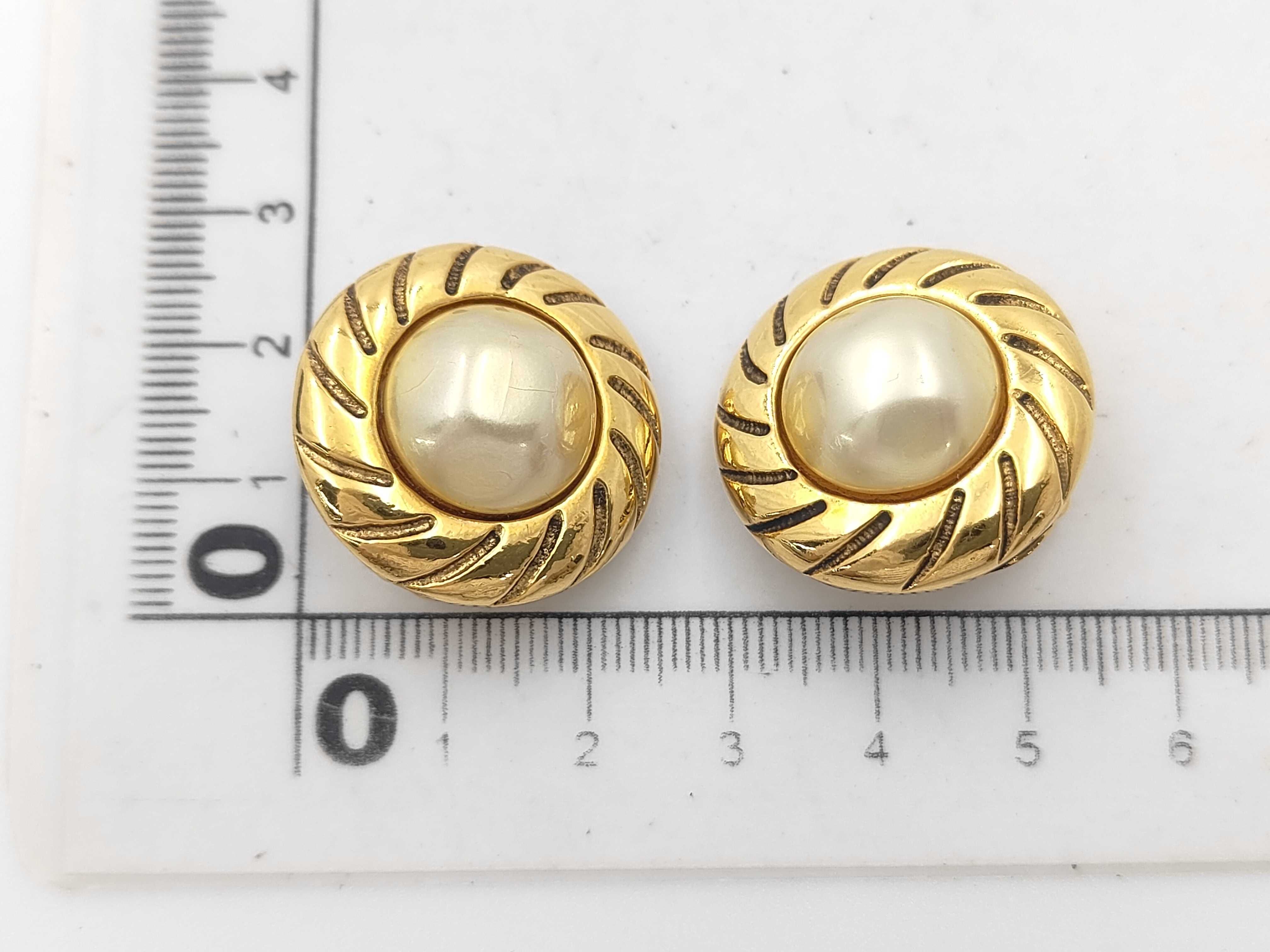 earrings with box, pearl and twist design. — view 4