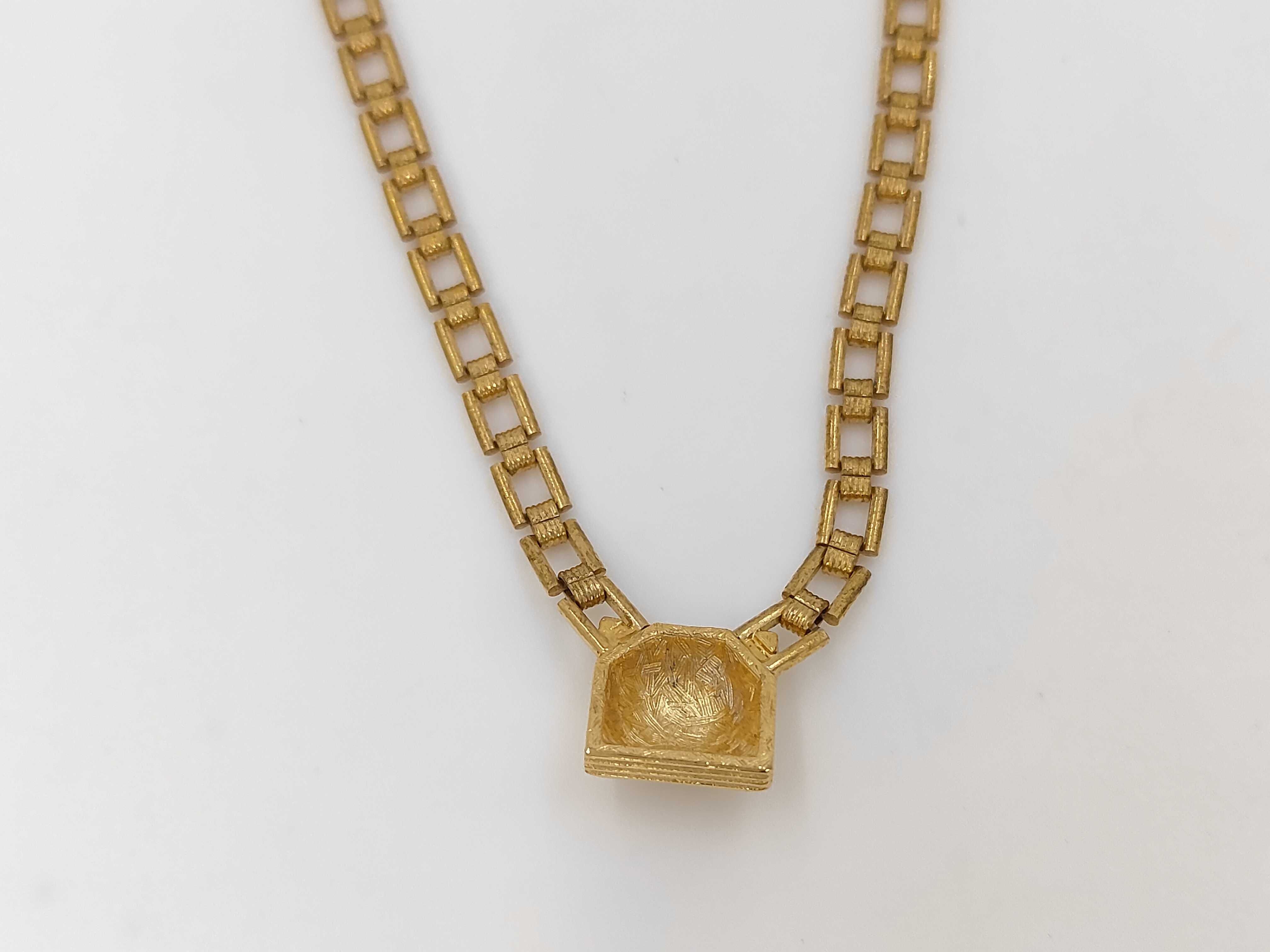 necklace — view 3