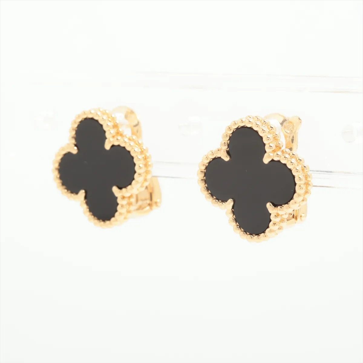 Vintage Alhambra Onyx Earrings, 750 (Yellow Gold), 7.3g, JD035125. Clasp is slightly loose. VCARA44200 — view 3