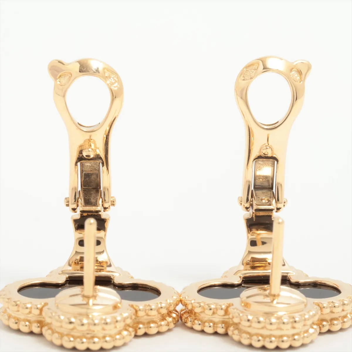 Vintage Alhambra Onyx Earrings, 750 (Yellow Gold), 7.3g, JD035125. Clasp is slightly loose. VCARA44200 — view 4