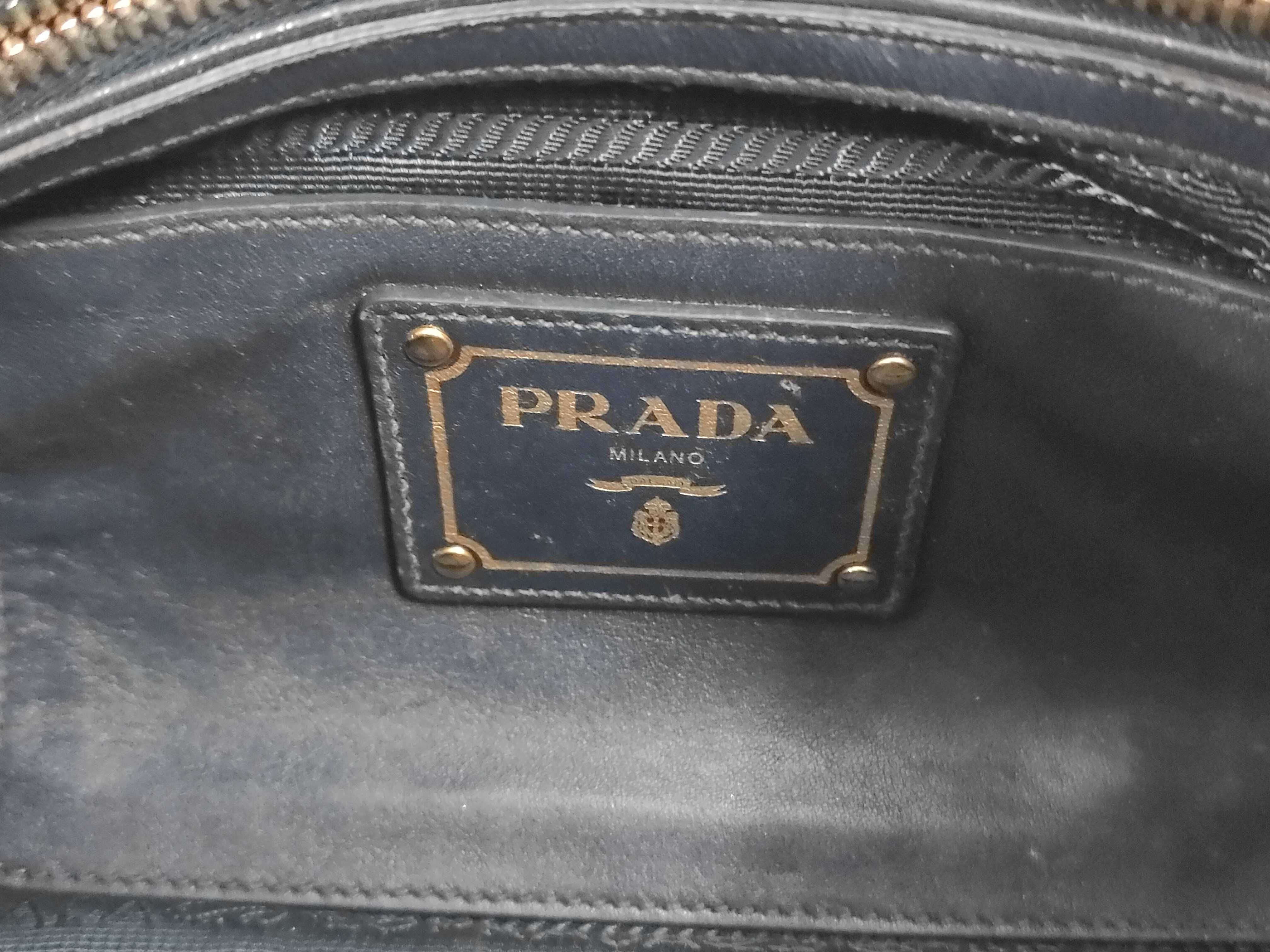 Vitello Daino Shoulder Bag — view 10