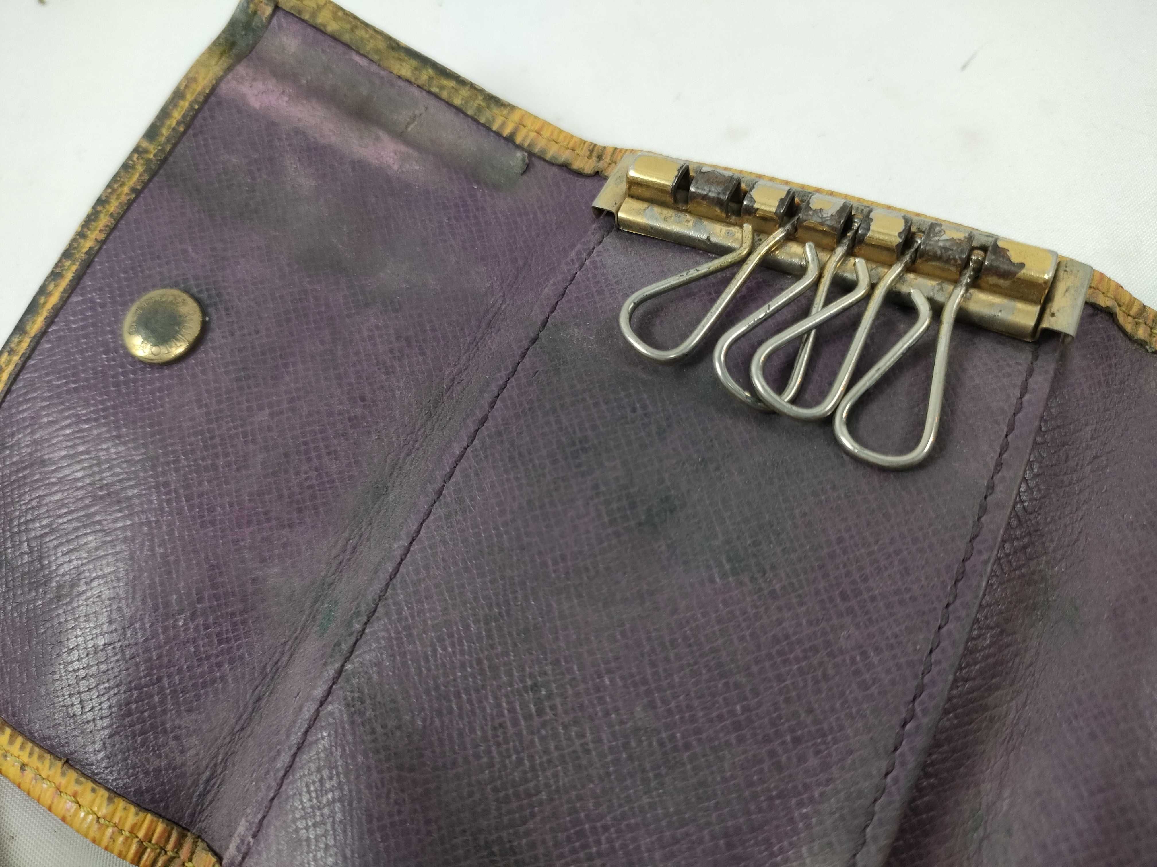 Louis Vuitton, Burberry wallets/key cases (4 items) — view 11