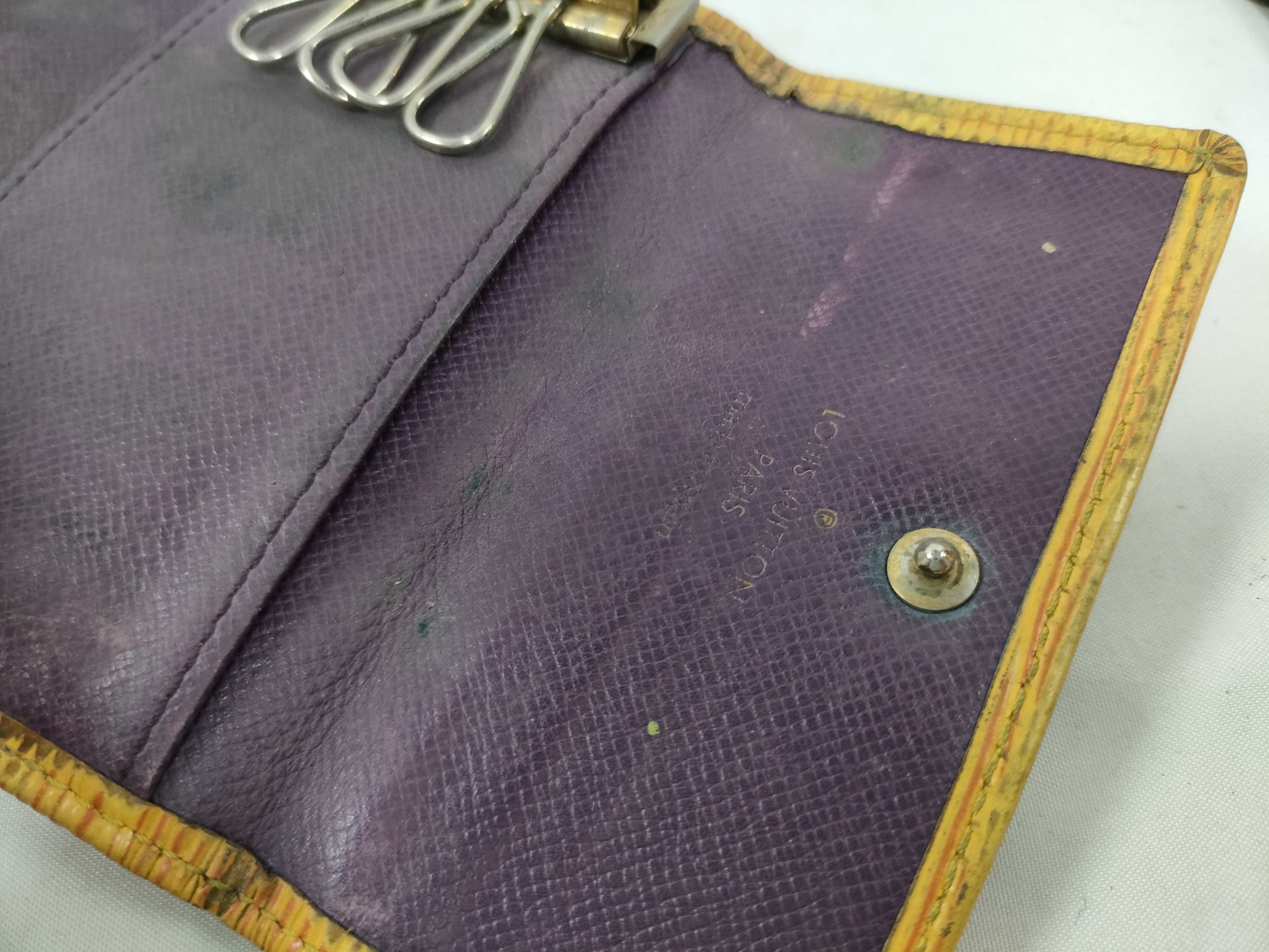 Louis Vuitton, Burberry wallets/key cases (4 items) — view 12