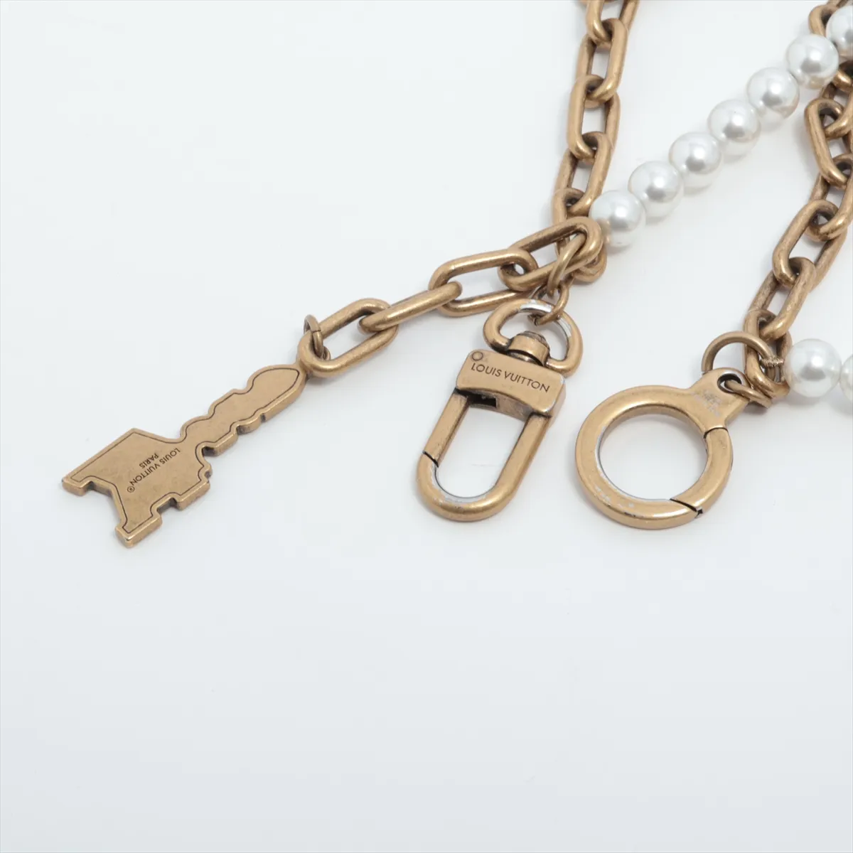 M01689 Bag Charm Chain Belt Pearl AK0274 Charm GP x Fake Pearl Gold — view 3