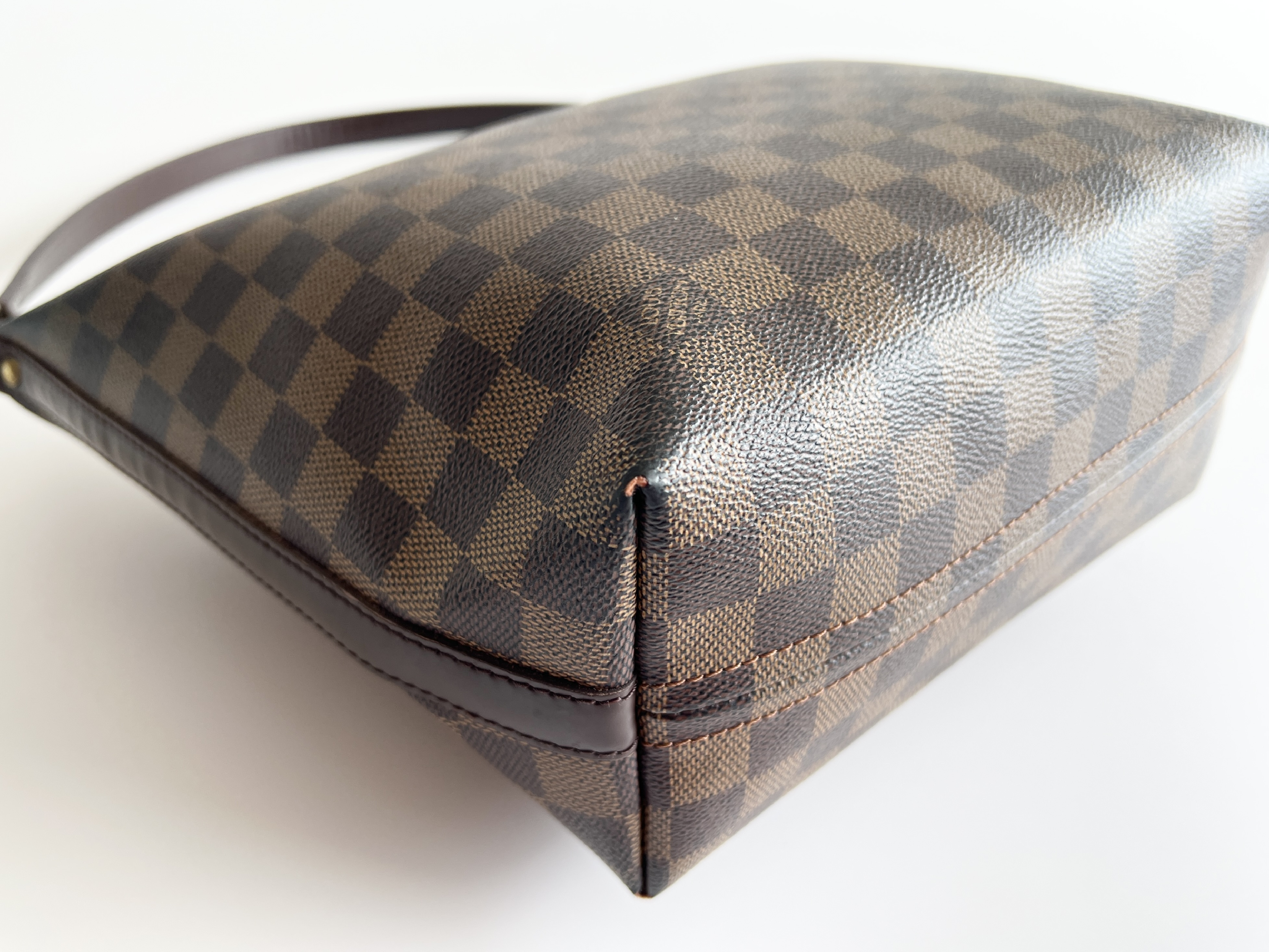 Damier Irovo MM Leather Shoulder Bag One-Shoulder Bag — view 11
