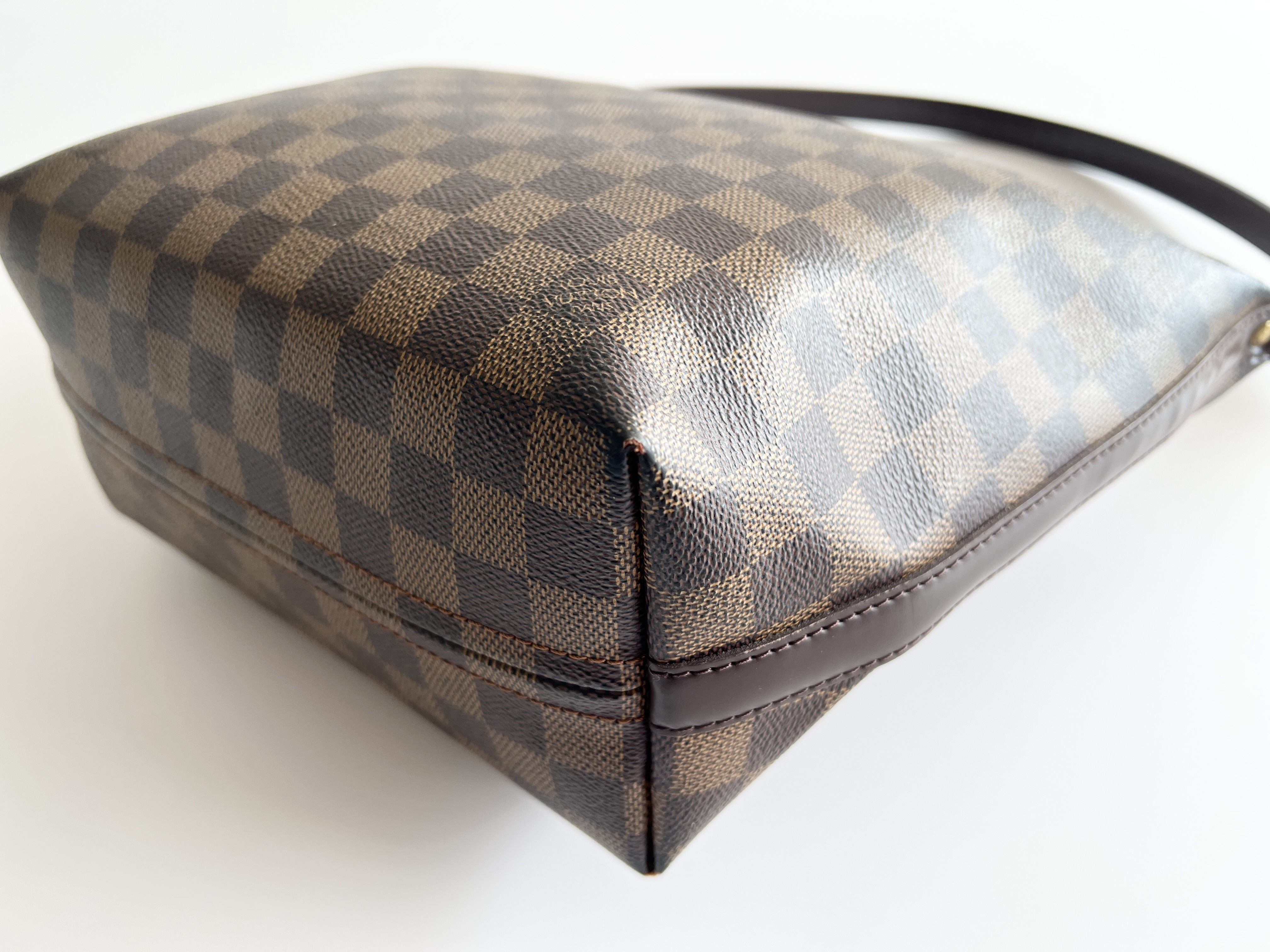 Damier Irovo MM Leather Shoulder Bag One-Shoulder Bag — view 12