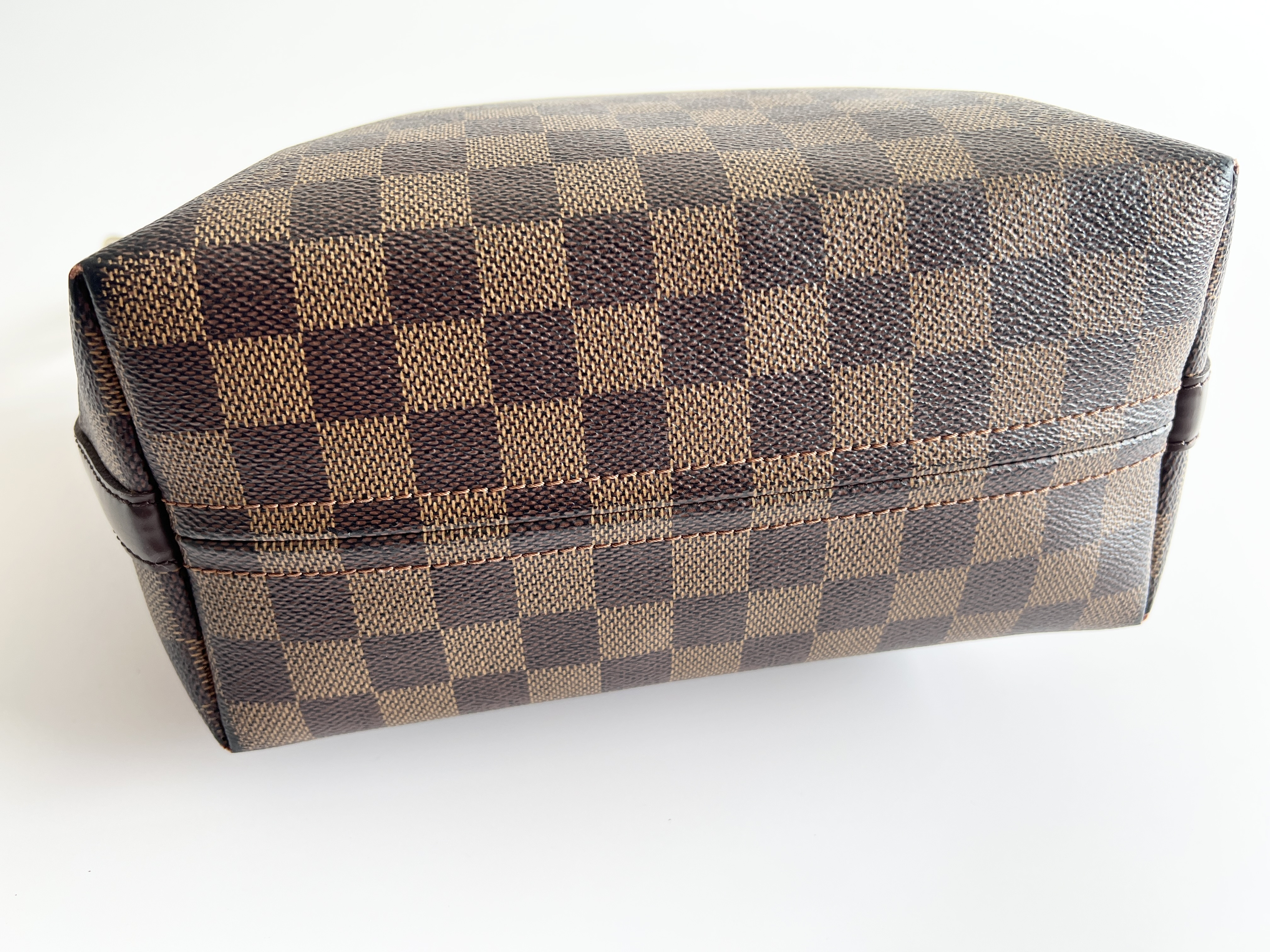 Damier Irovo MM Leather Shoulder Bag One-Shoulder Bag — view 13