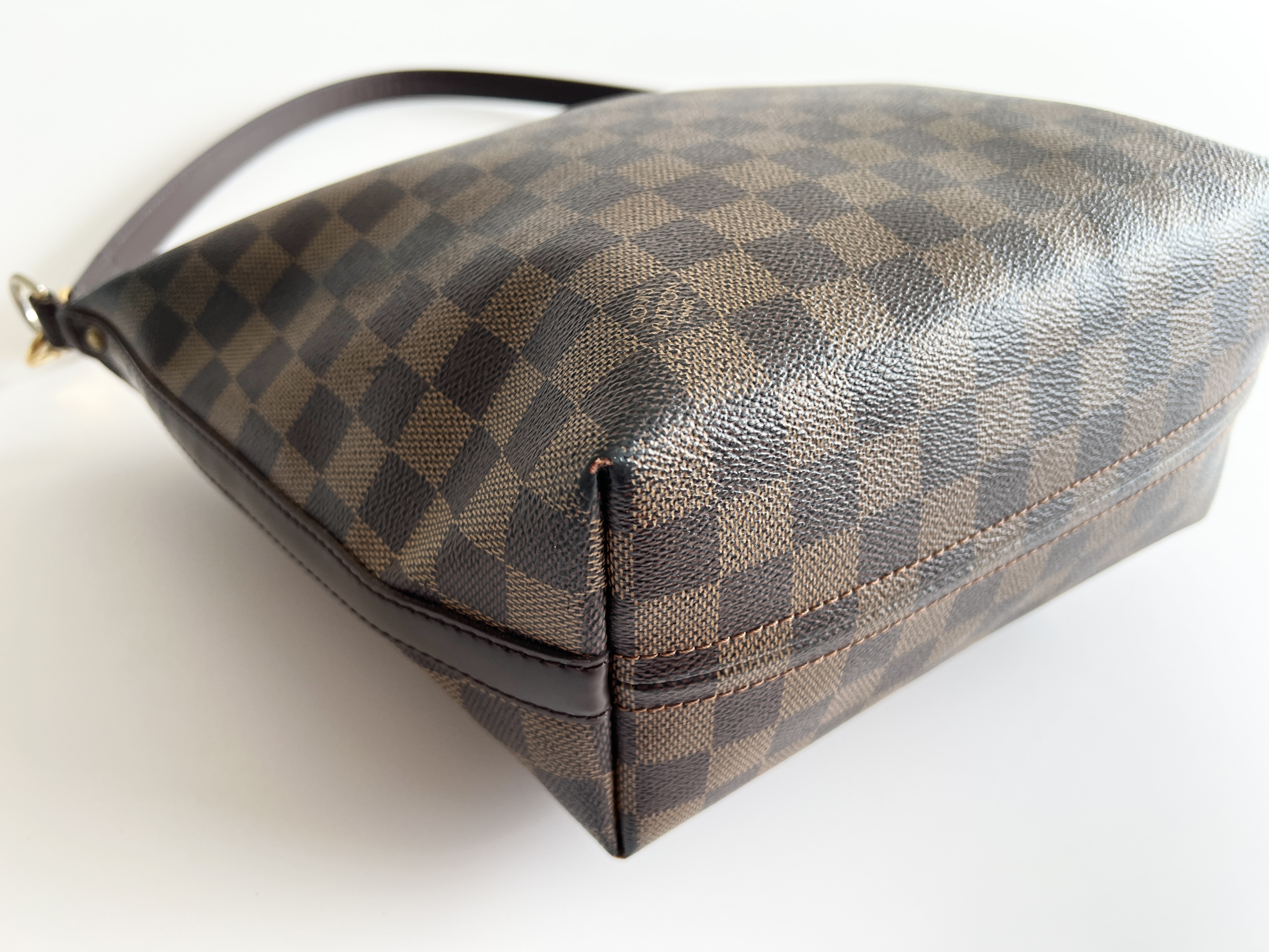 Damier Irovo MM Leather Shoulder Bag One-Shoulder Bag — view 9