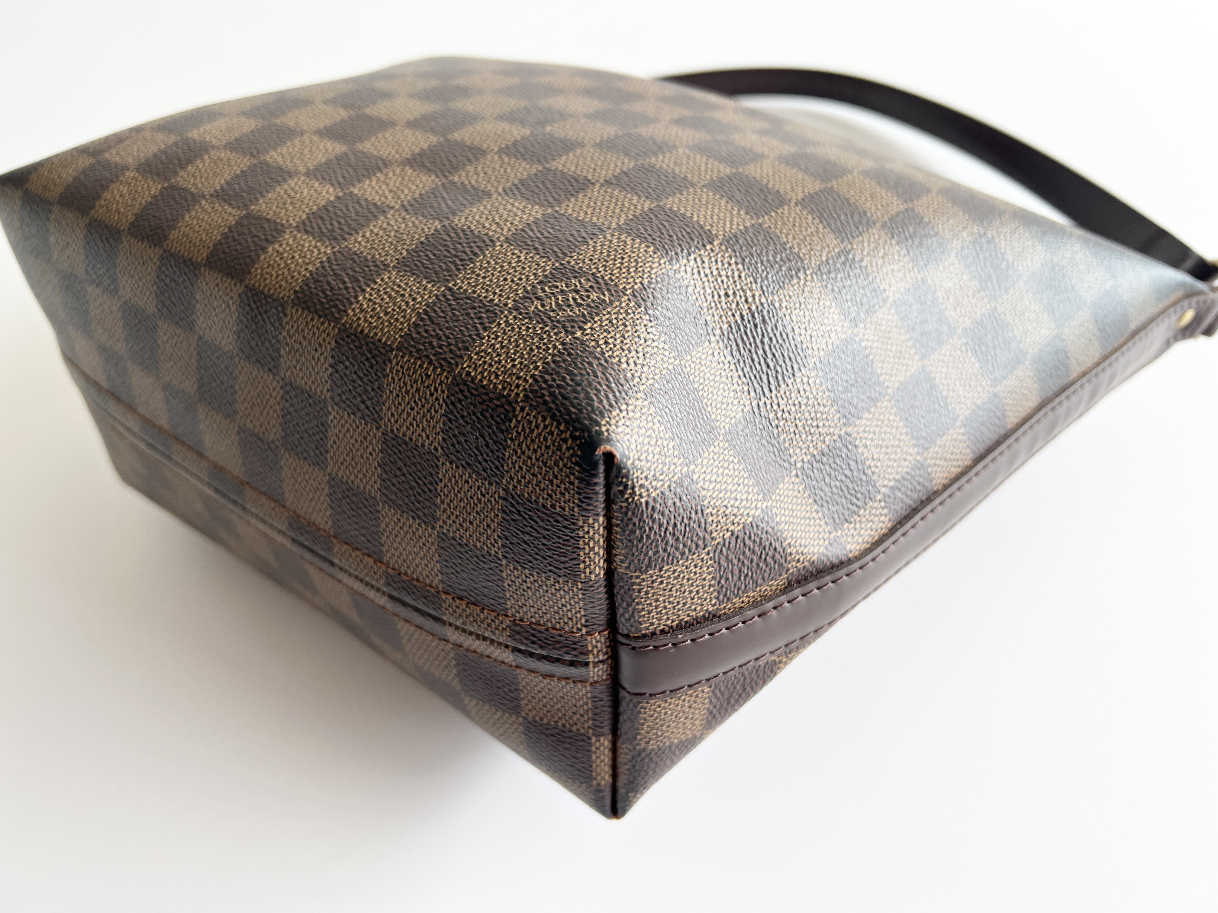 Damier Irovo MM Leather Shoulder Bag One-Shoulder Bag — view 10