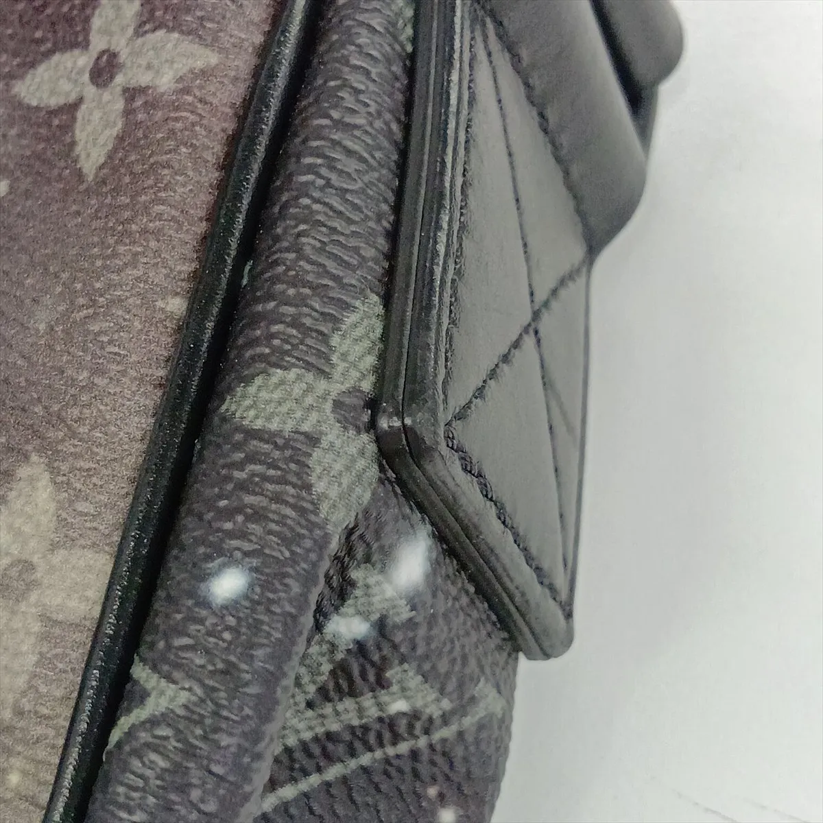 Monogram Galaxy Alpha Hobo M44164 MB0119 Black (RFID detected) — view 12