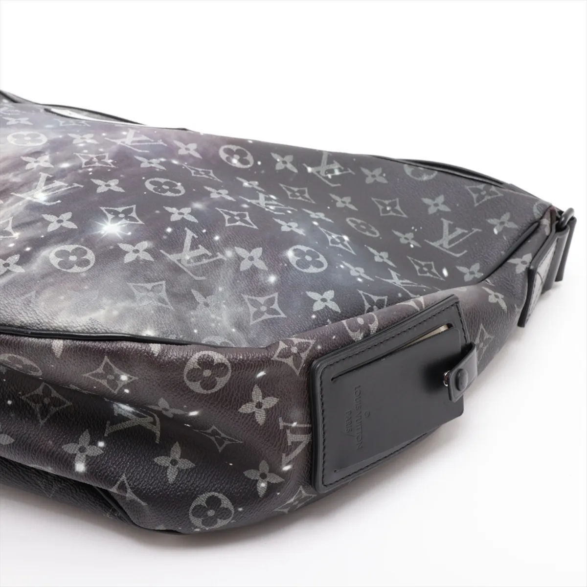 Monogram Galaxy Alpha Hobo M44164 MB0119 Black (RFID detected) — view 3
