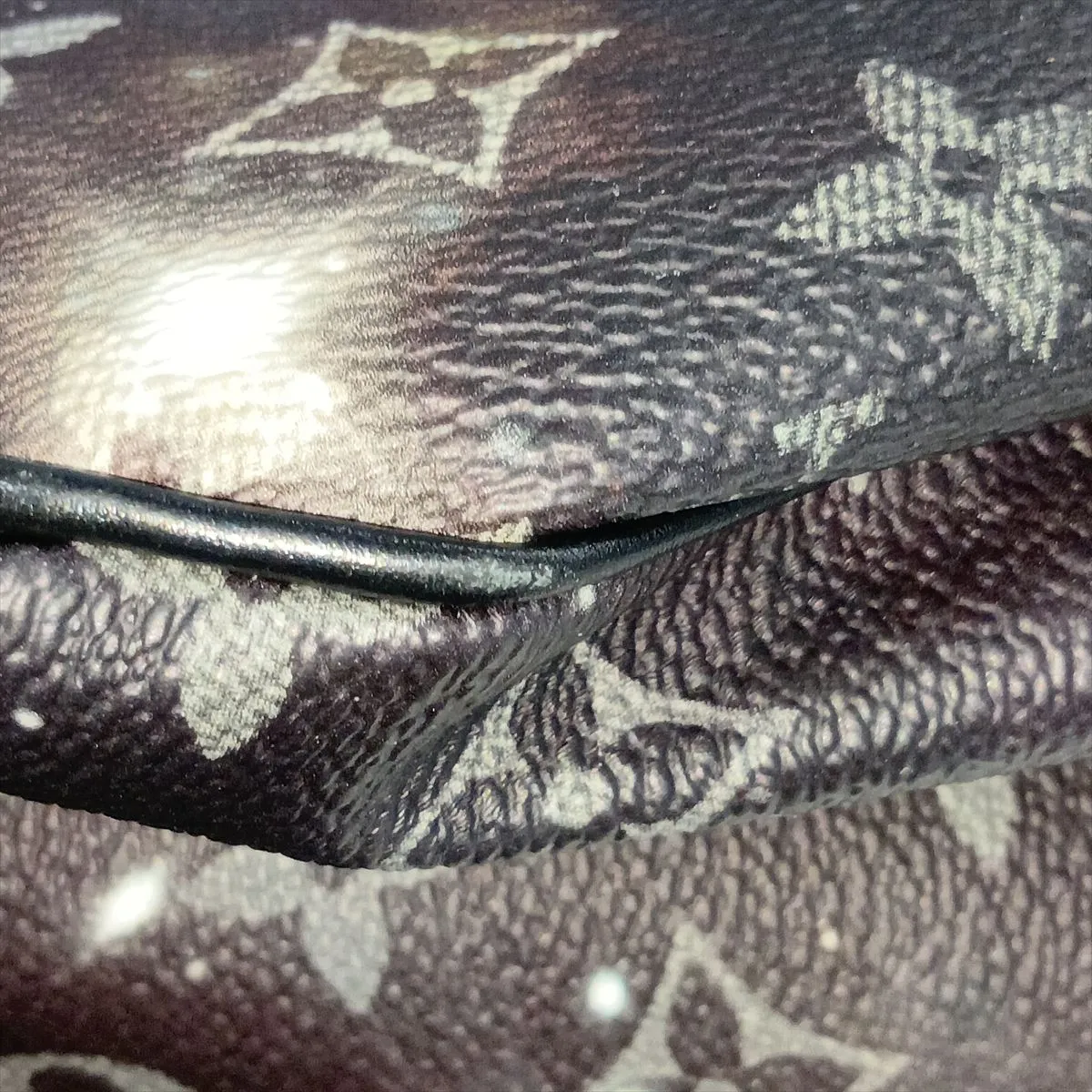 Monogram Galaxy Alpha Hobo M44164 MB0119 Black (RFID detected) — view 9