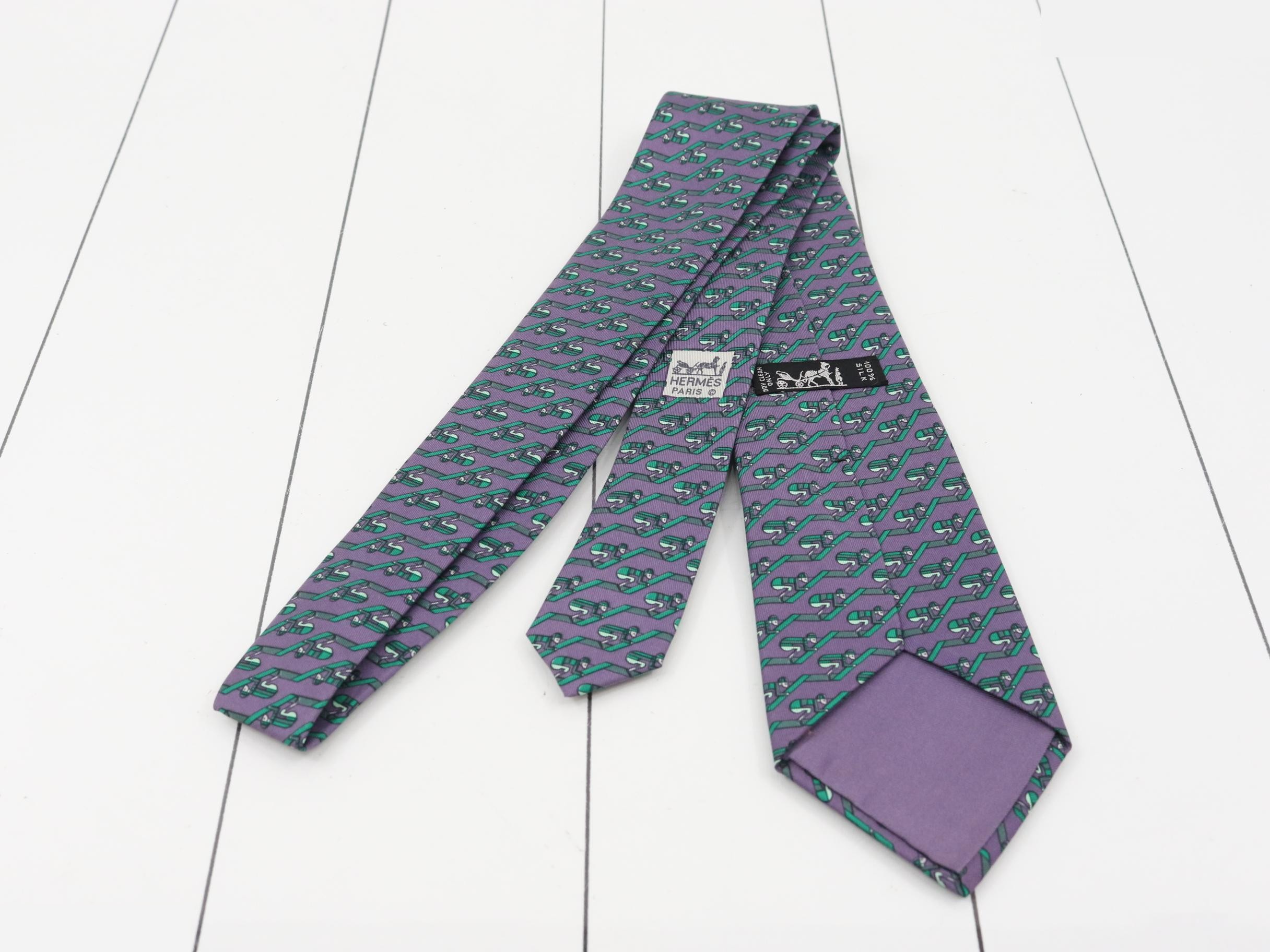 tie — view 2