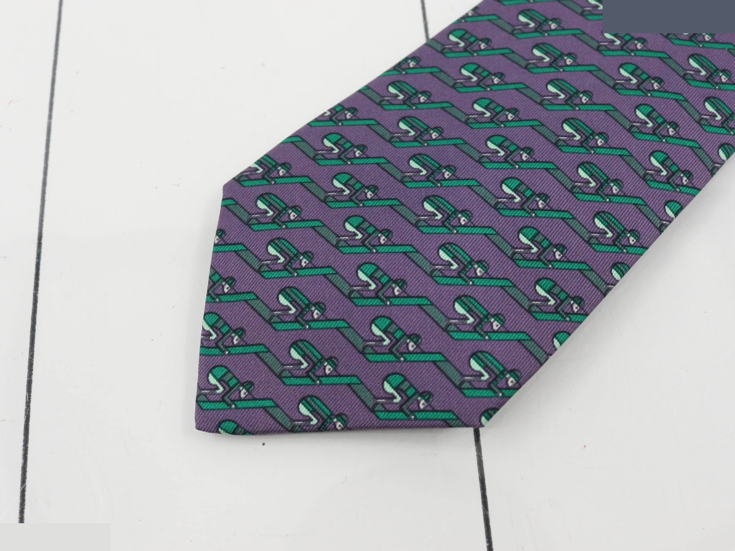 tie — view 3