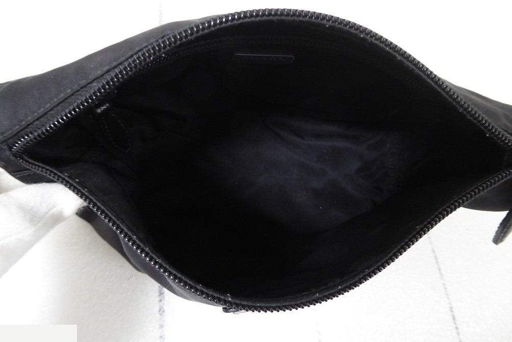 Other items: Bags, pouches, cosmetic pouches, guarantee card (with stamp) — view 5