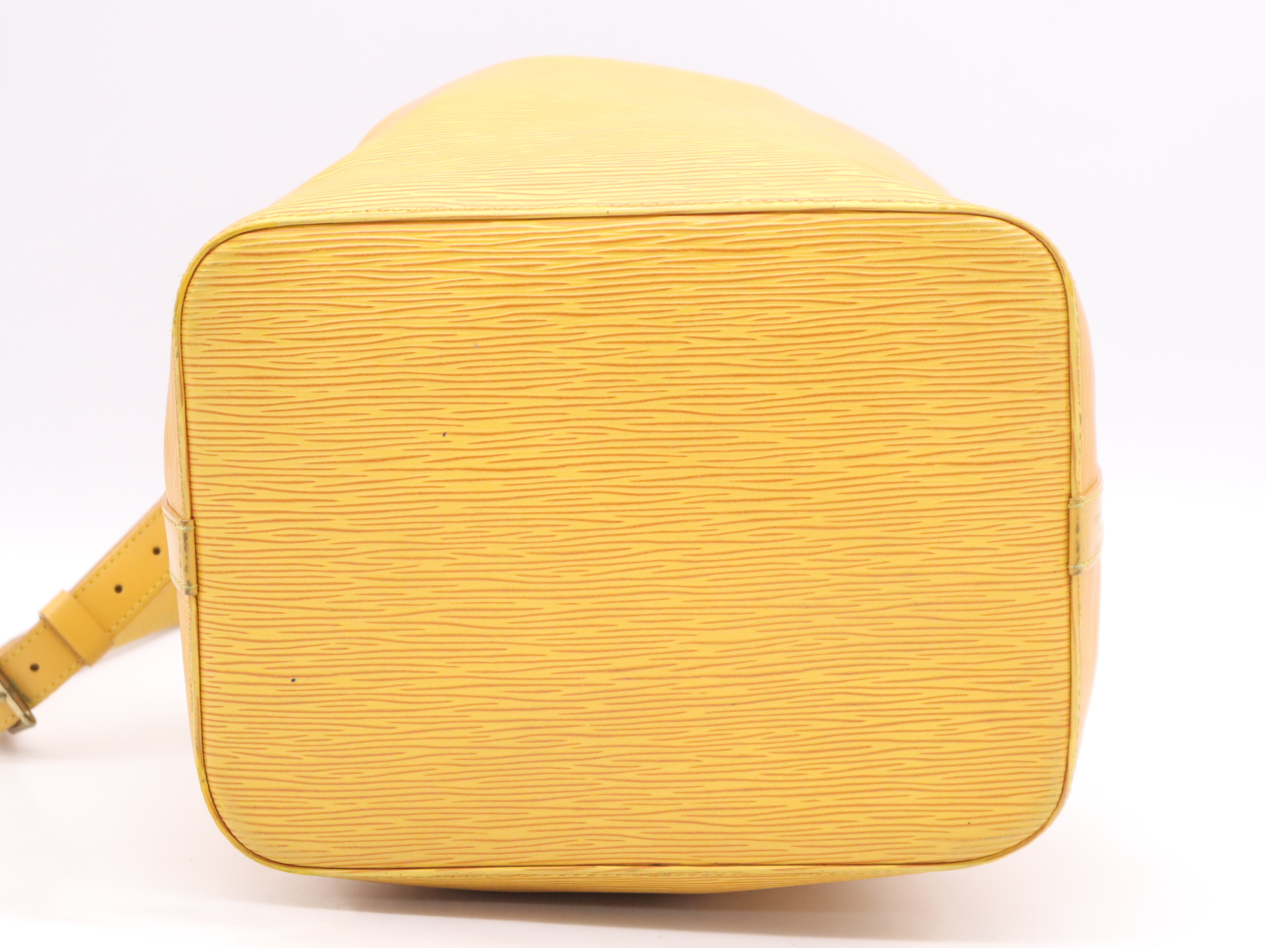 M44109 Epi Petit Noe Tassili Yellow Shoulder Bag — view 4