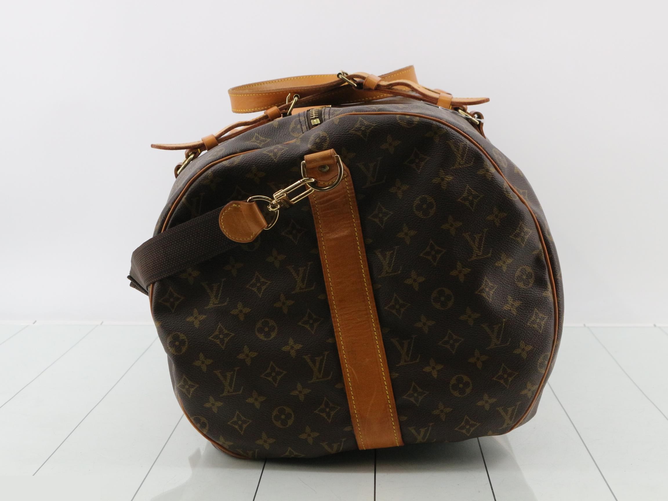 Sac Polochon A20912 - Includes strap, name tag, key, and 2 keys. — view 3