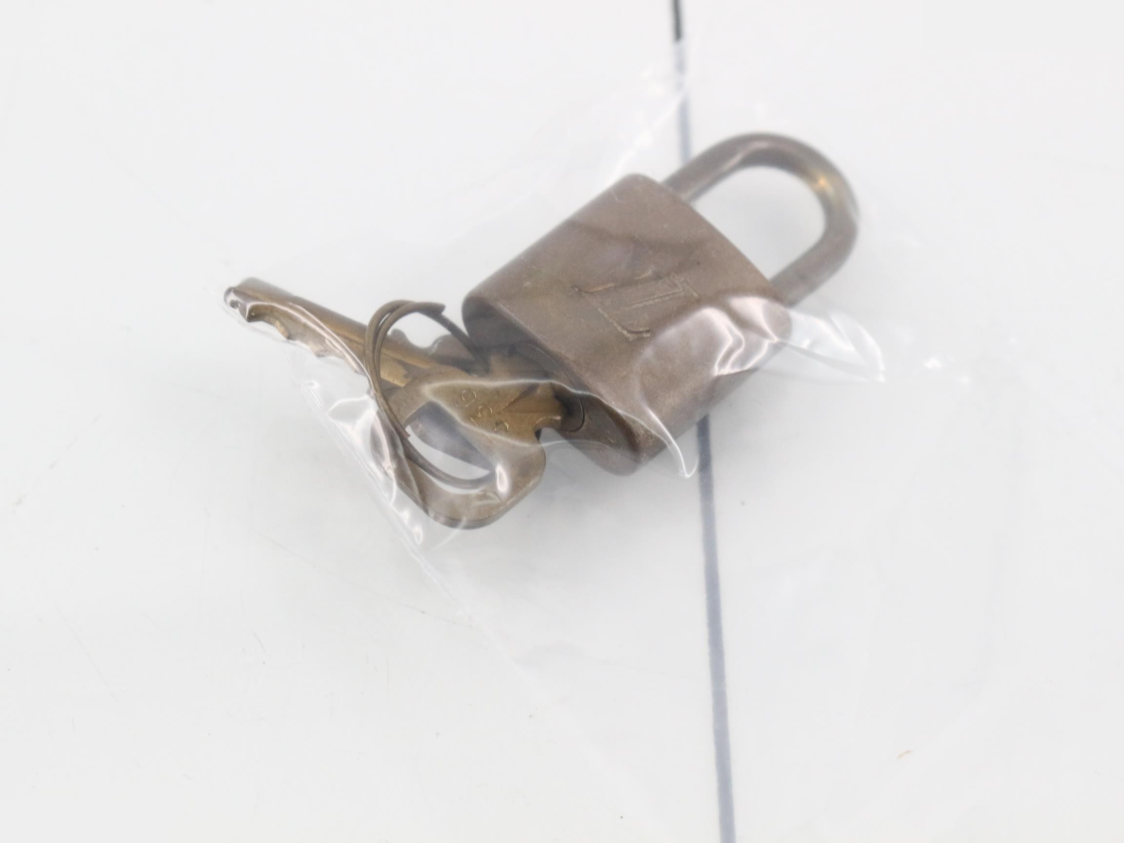Sac Polochon A20912 - Includes strap, name tag, key, and 2 keys. — view 7