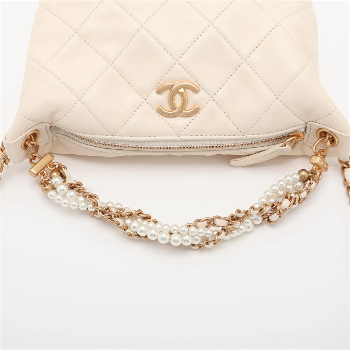 [Individually packaged] Chanel Matelassé Lambskin 2-Way Shoulder Bag, Pearl Beige, Gold Hardware, JCHEJ747, Random Plate — view 5