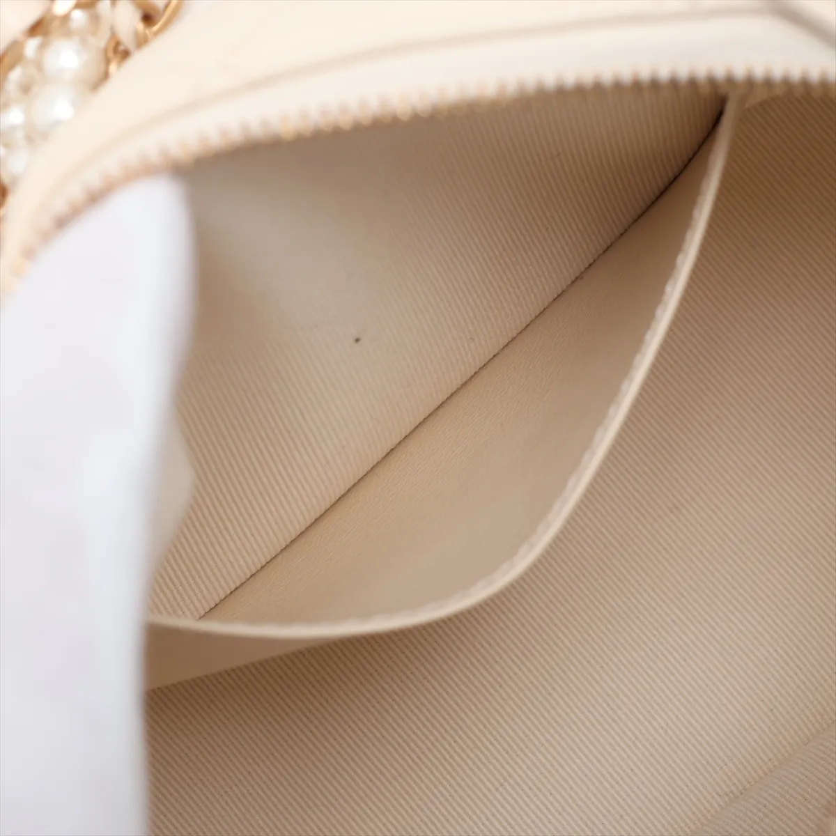 [Individually packaged] Chanel Matelassé Lambskin 2-Way Shoulder Bag, Pearl Beige, Gold Hardware, JCHEJ747, Random Plate — view 9