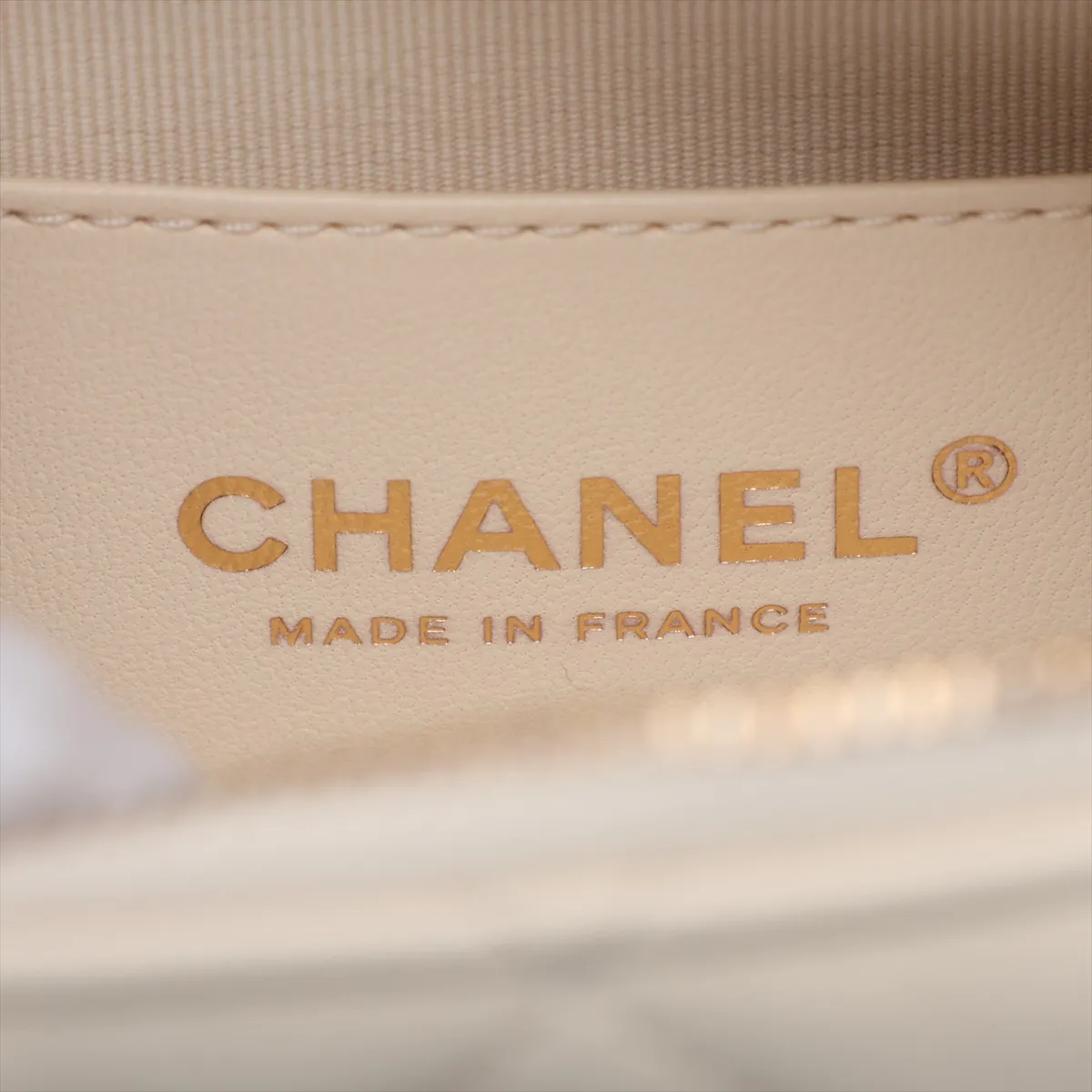 [Individually packaged] Chanel Matelassé Lambskin 2-Way Shoulder Bag, Pearl Beige, Gold Hardware, JCHEJ747, Random Plate — view 10
