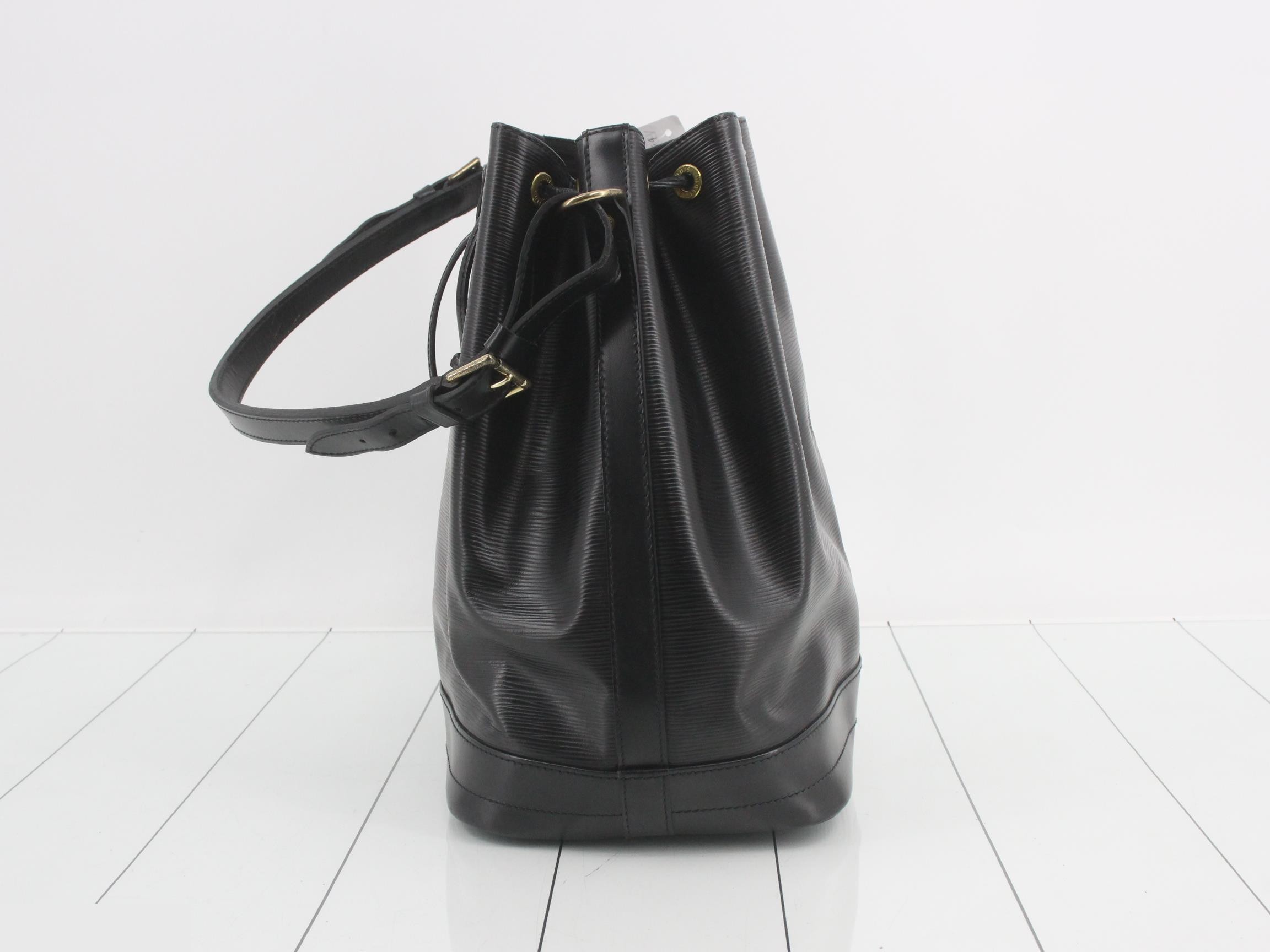 Noé Noir — view 3