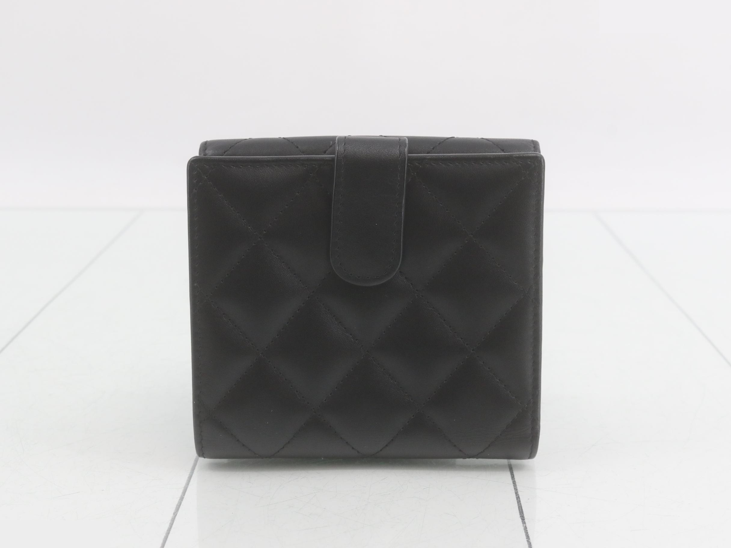 Bi-fold wallet — view 2