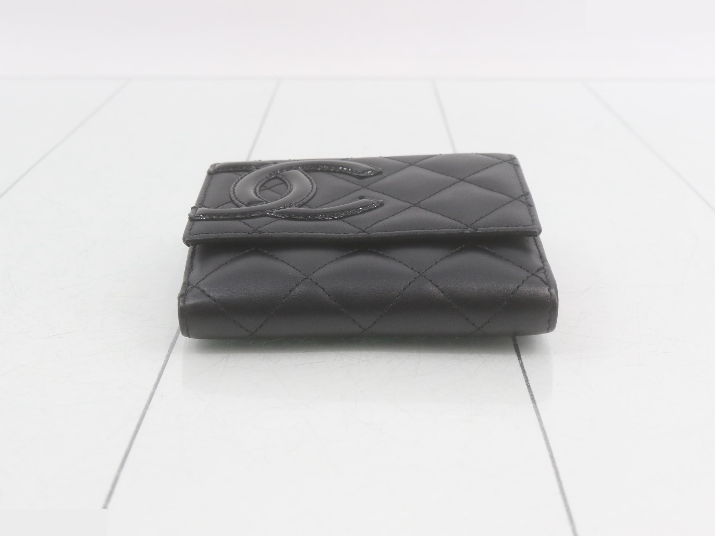 Bi-fold wallet — view 3