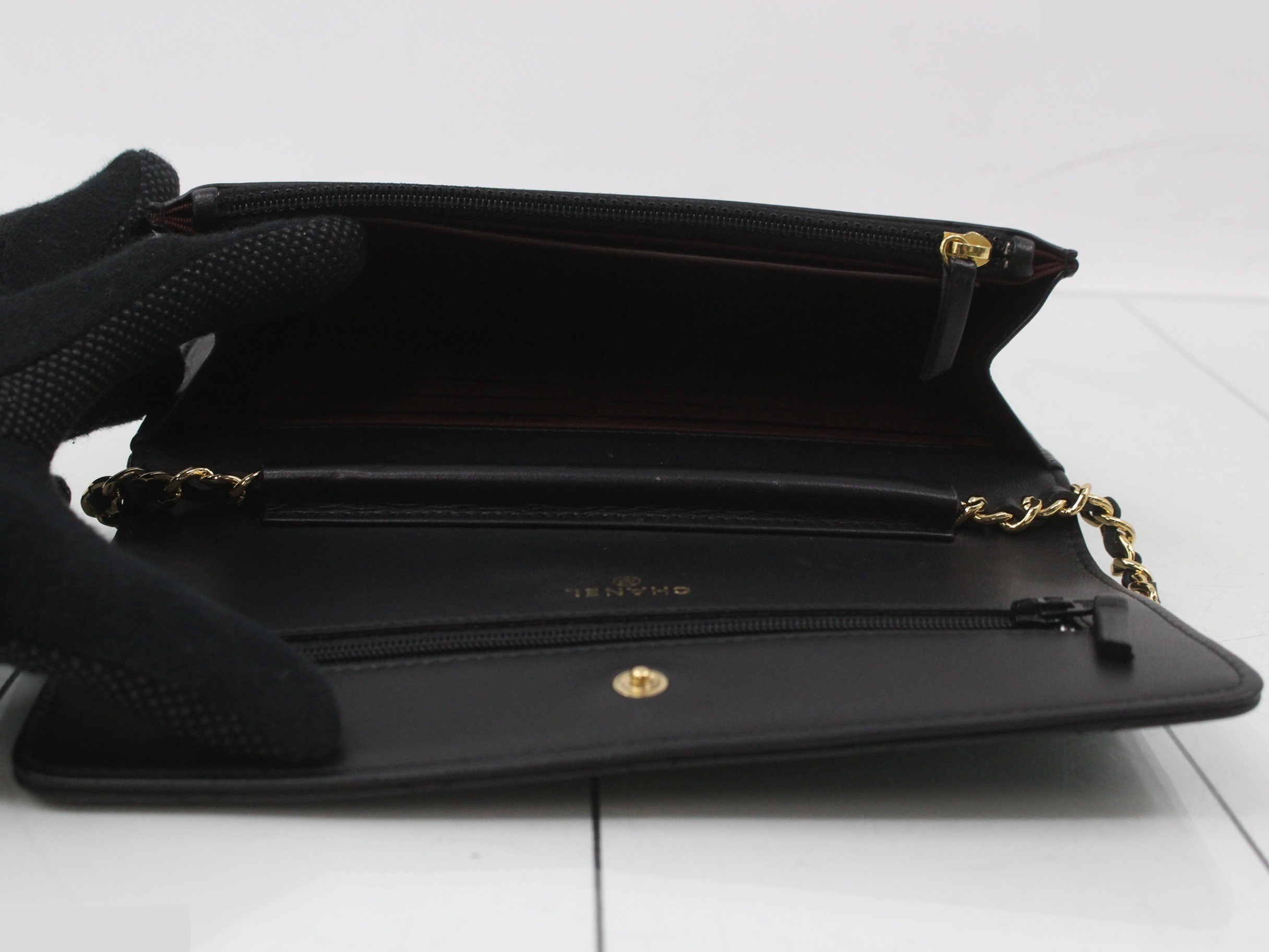 Matelassé Lambskin Chain Wallet — view 4