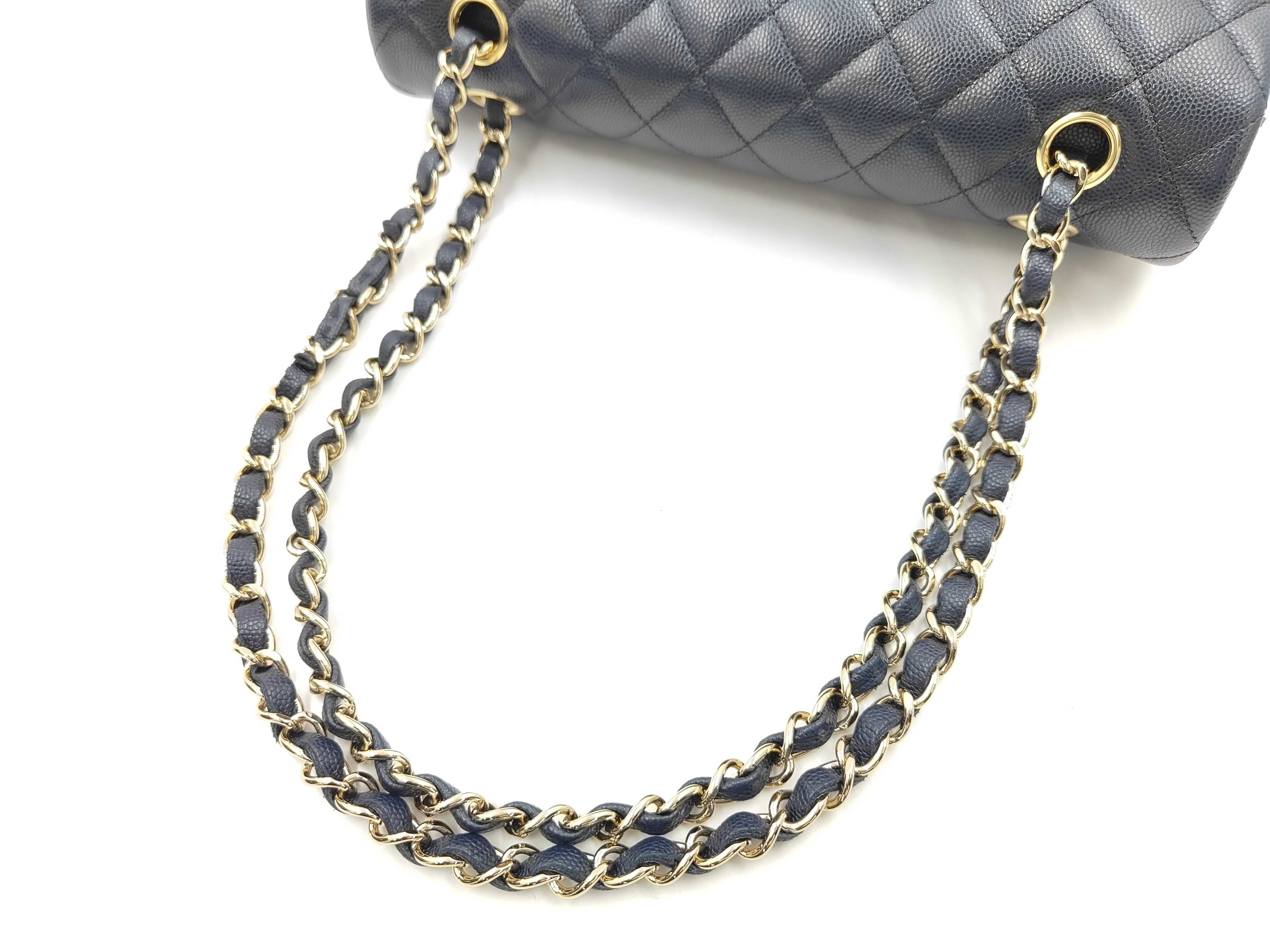BAG CLASSIC FLAP CAVIAR SKIN 25CM MEDIUM DOUBLE FLAP A01112 NAVY NO.31 31035319 Shoulder Bag — view 3