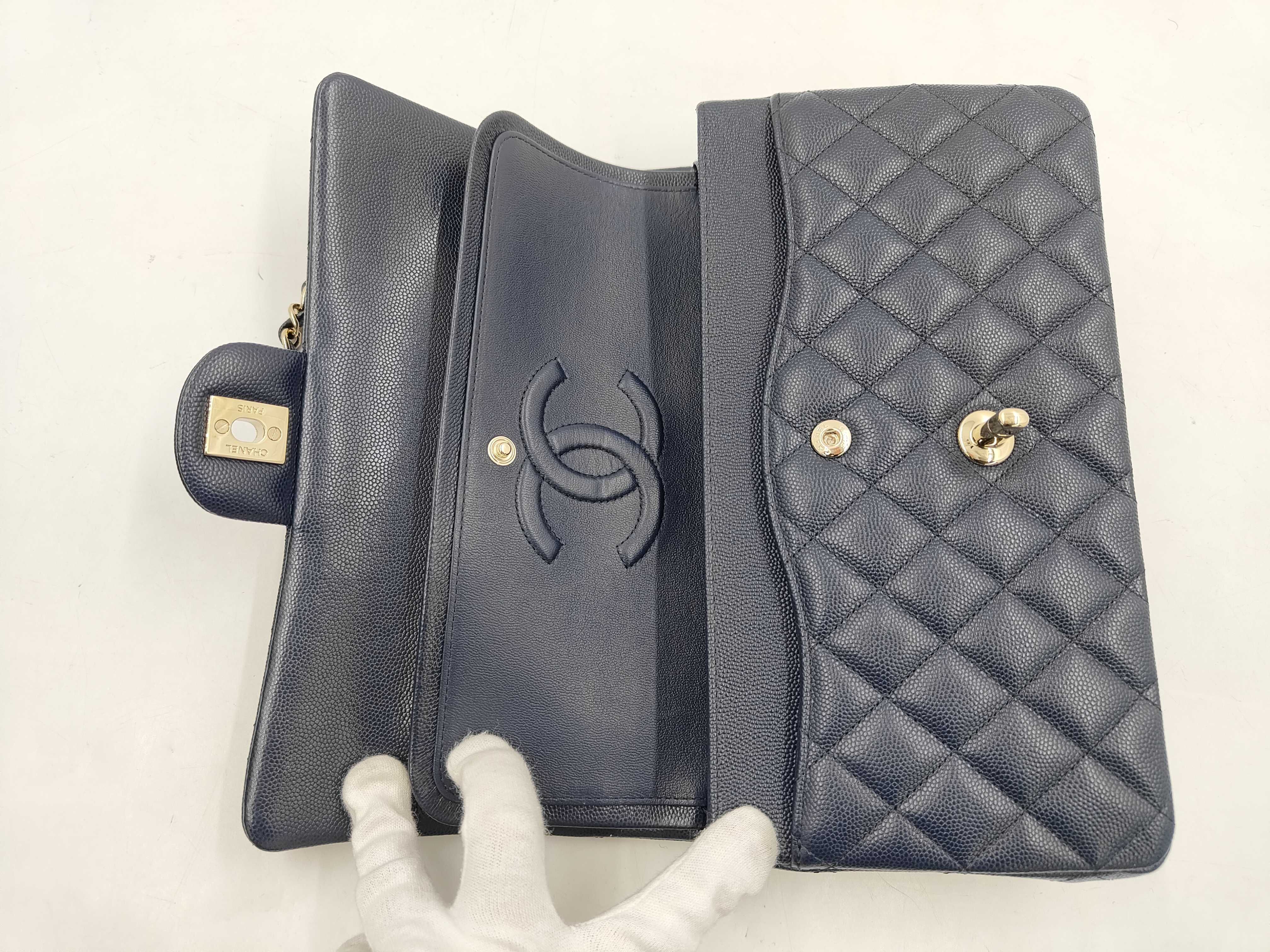 BAG CLASSIC FLAP CAVIAR SKIN 25CM MEDIUM DOUBLE FLAP A01112 NAVY NO.31 31035319 Shoulder Bag — view 8