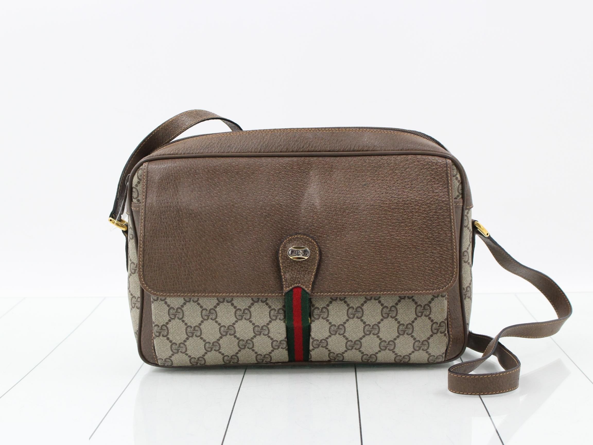 GG Supreme Shoulder Bag