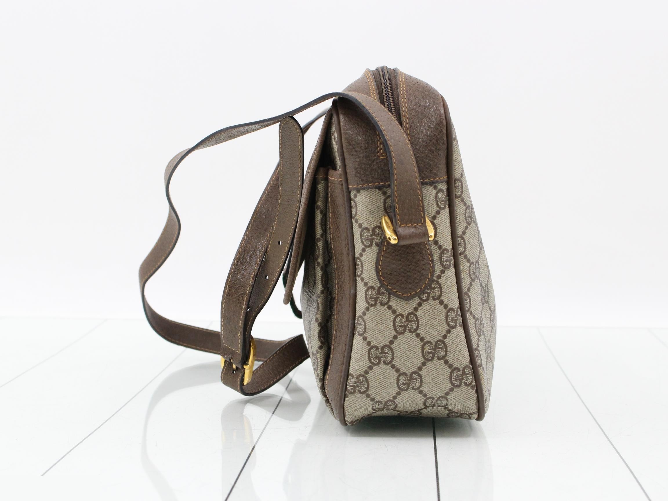 GG Supreme Shoulder Bag — view 3
