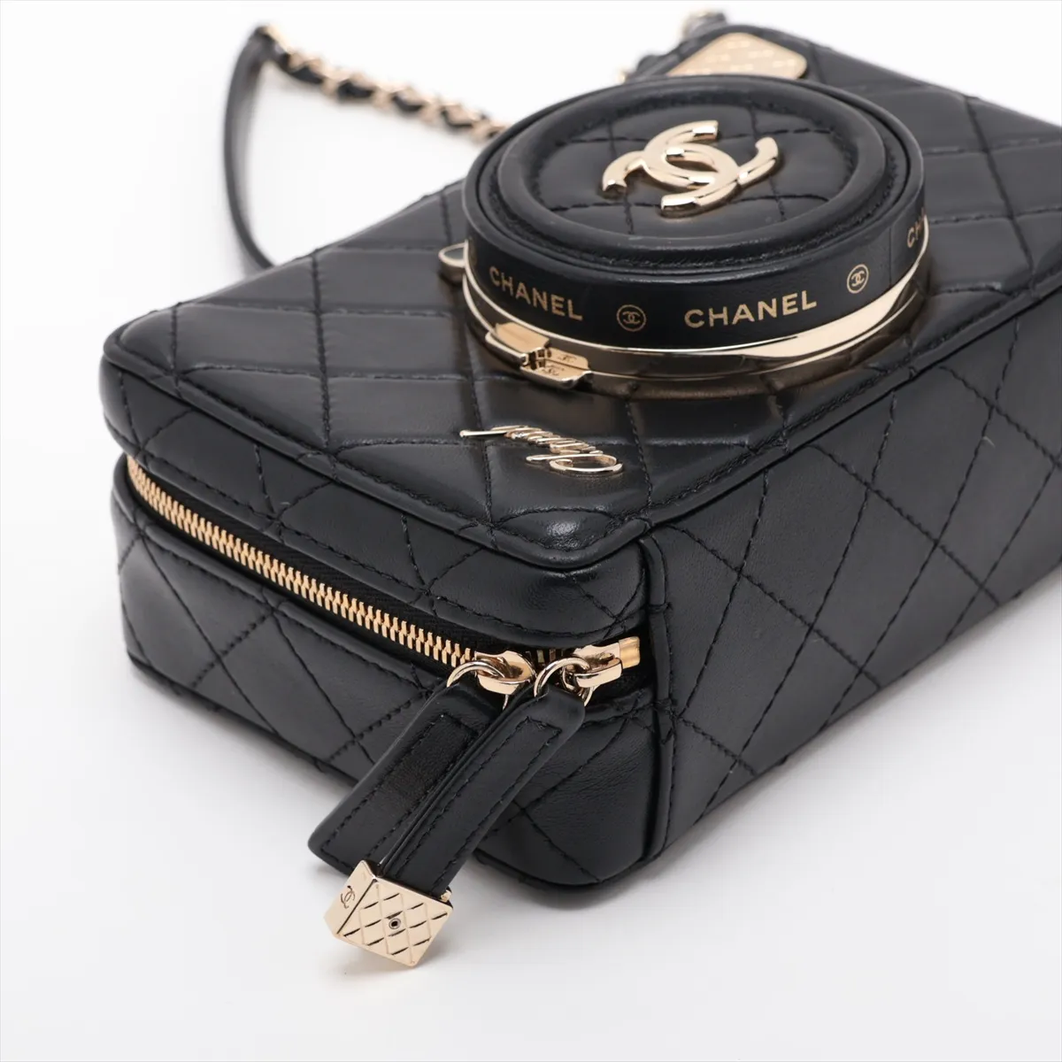 [Individually packaged] Chanel Matelassé Lambskin Chain Shoulder Bag Camera Bag Black Gold Hardware PX7N513A Random Plate AS4817 — view 4
