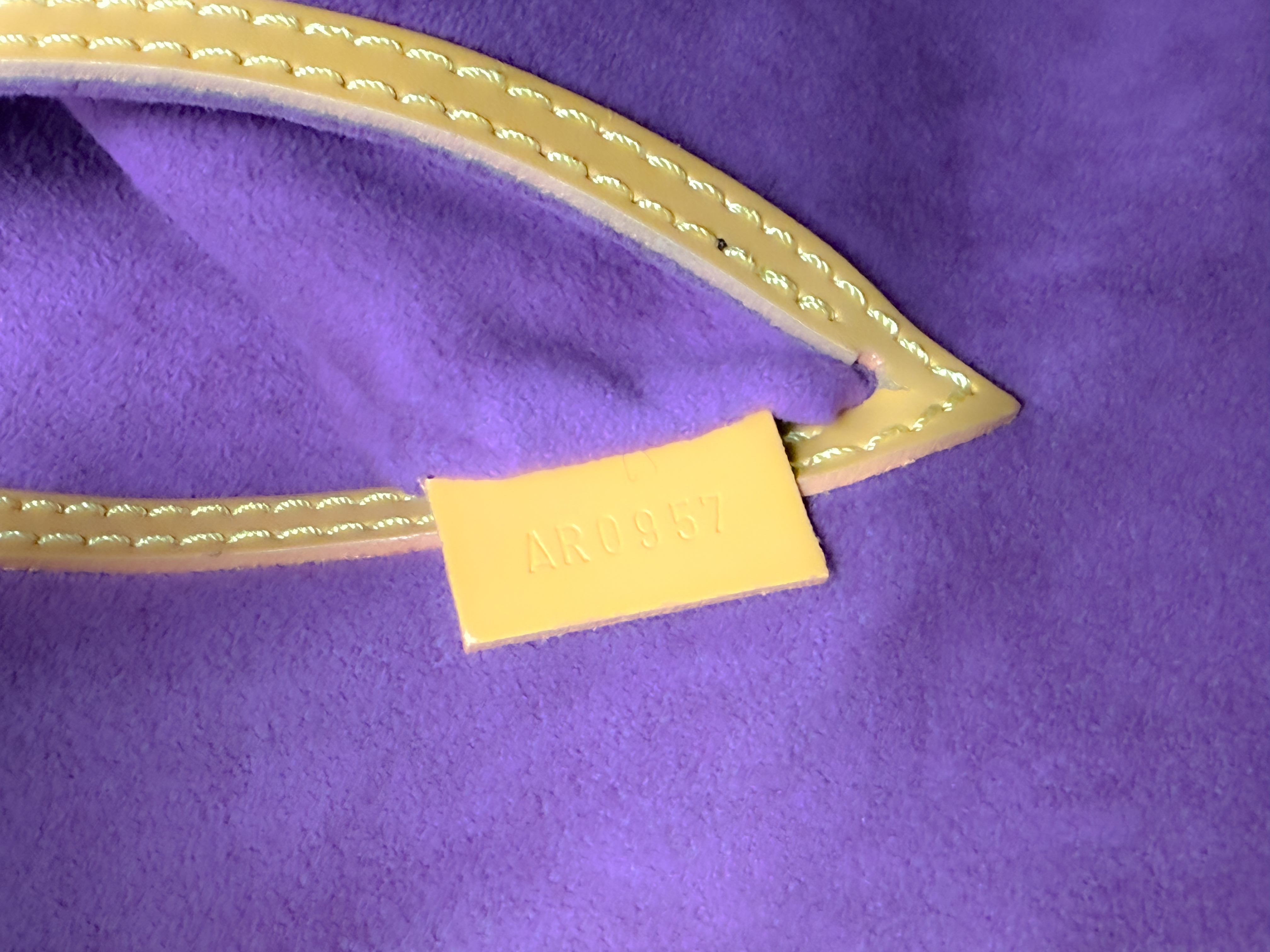 Epi M40619 Alma PM AR0957 Handbag — view 13