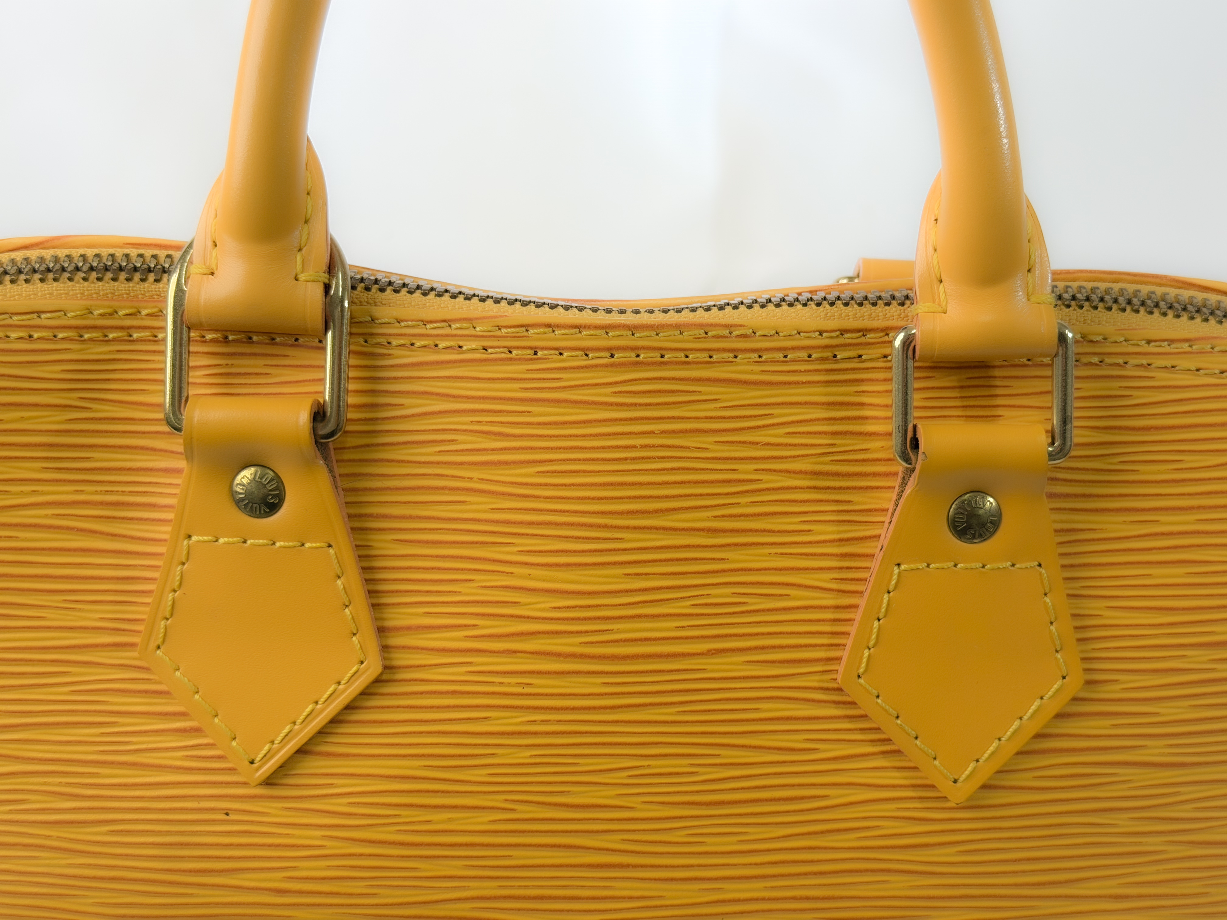 Epi M40619 Alma PM AR0957 Handbag — view 5