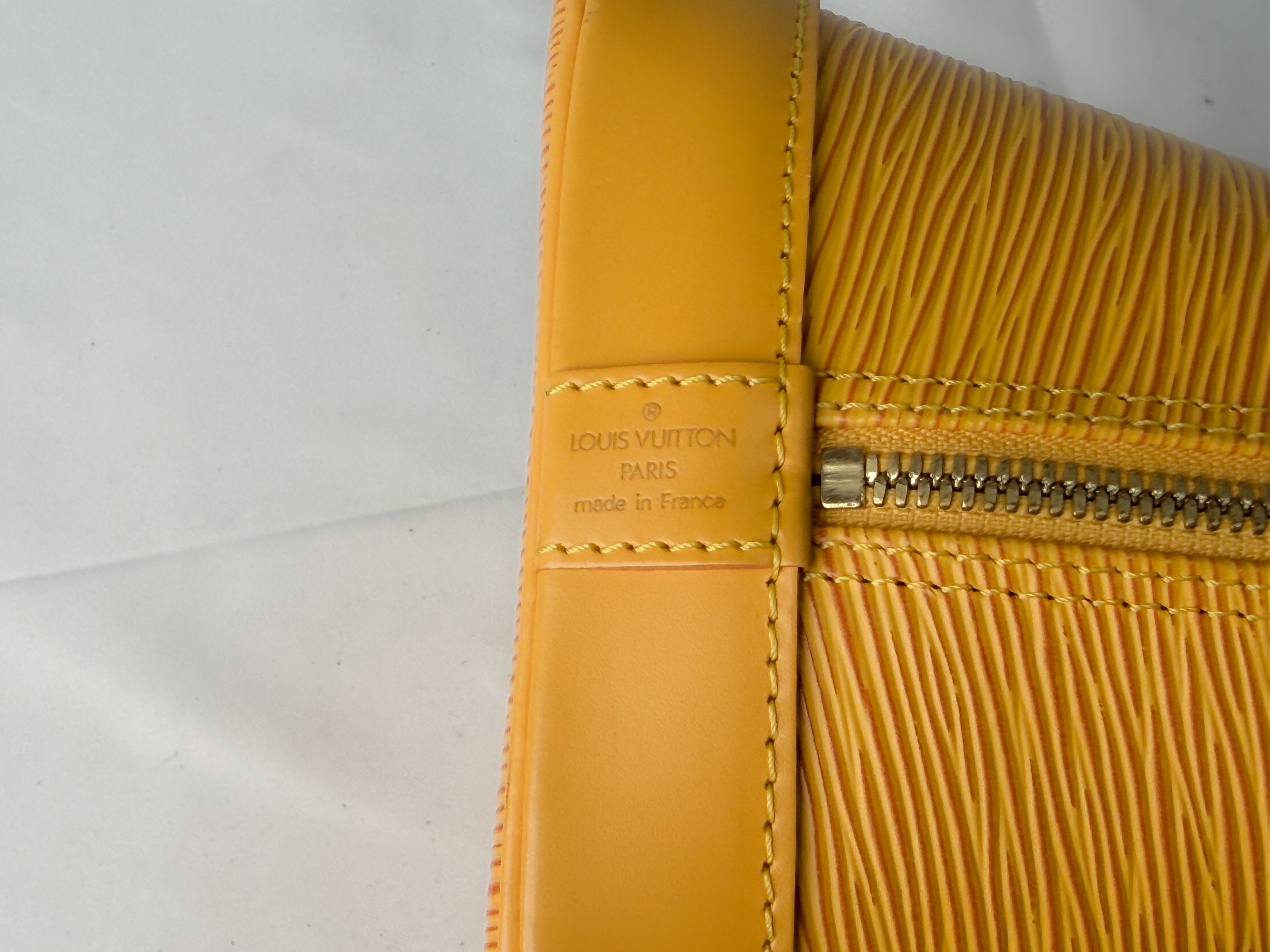 Epi M40619 Alma PM AR0957 Handbag — view 9