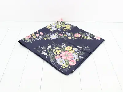 Flower motif scarf