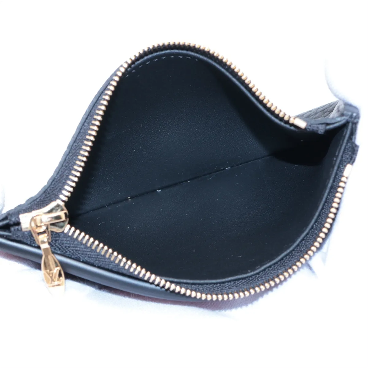 Taurillon Portefeuille Capucines Compact M82764 Noir Compact Wallet RFID Reactive — view 6