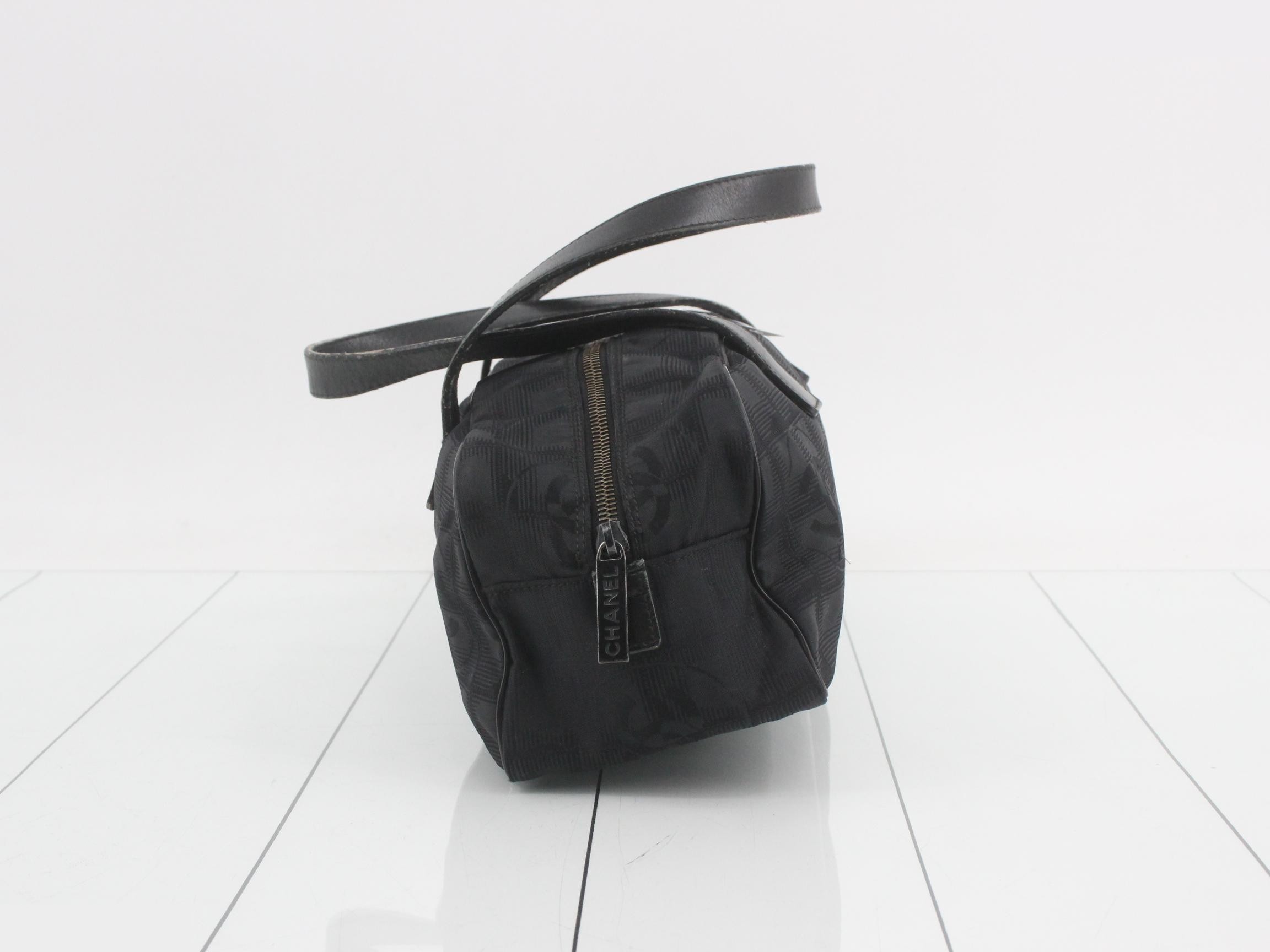 New Travel Line Handbag, Black — view 4