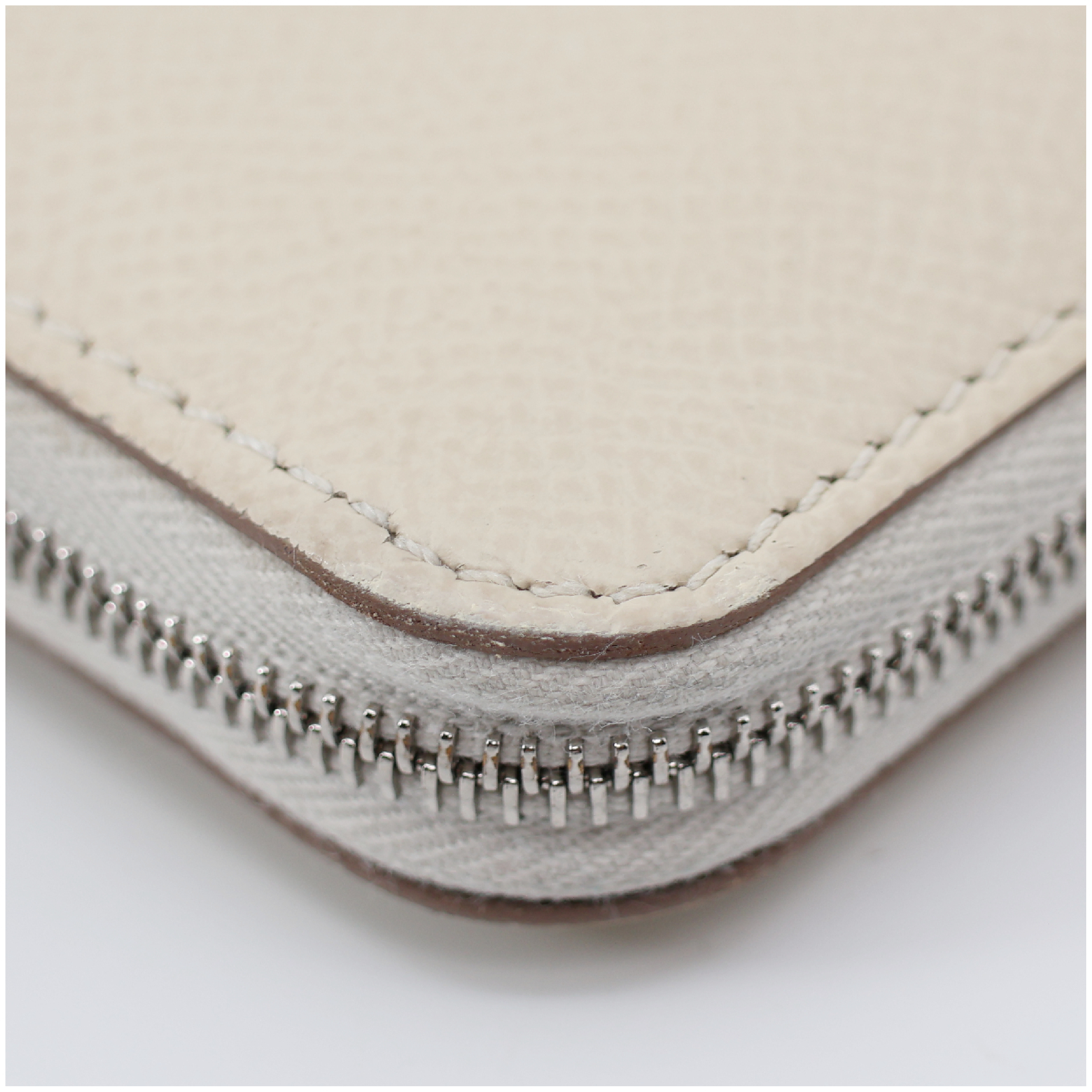 Azap Silk In Compact Wallet, Cle Veau Epsom Leather, B Stamp — view 11