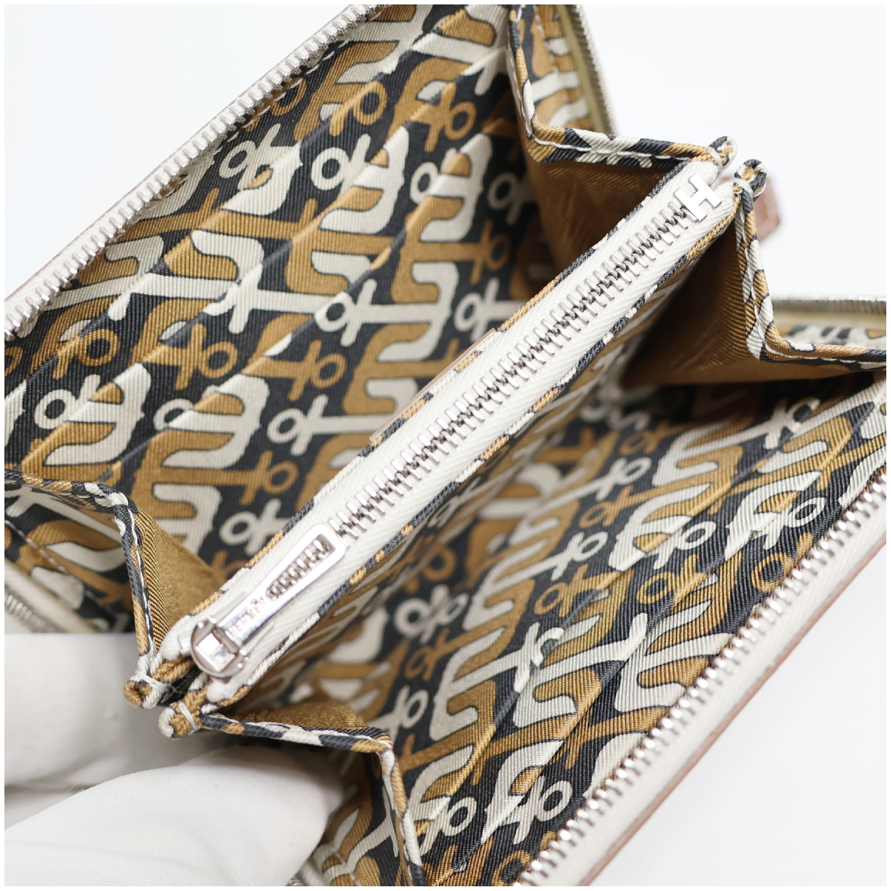 Azap Silk In Compact Wallet, Cle Veau Epsom Leather, B Stamp — view 13